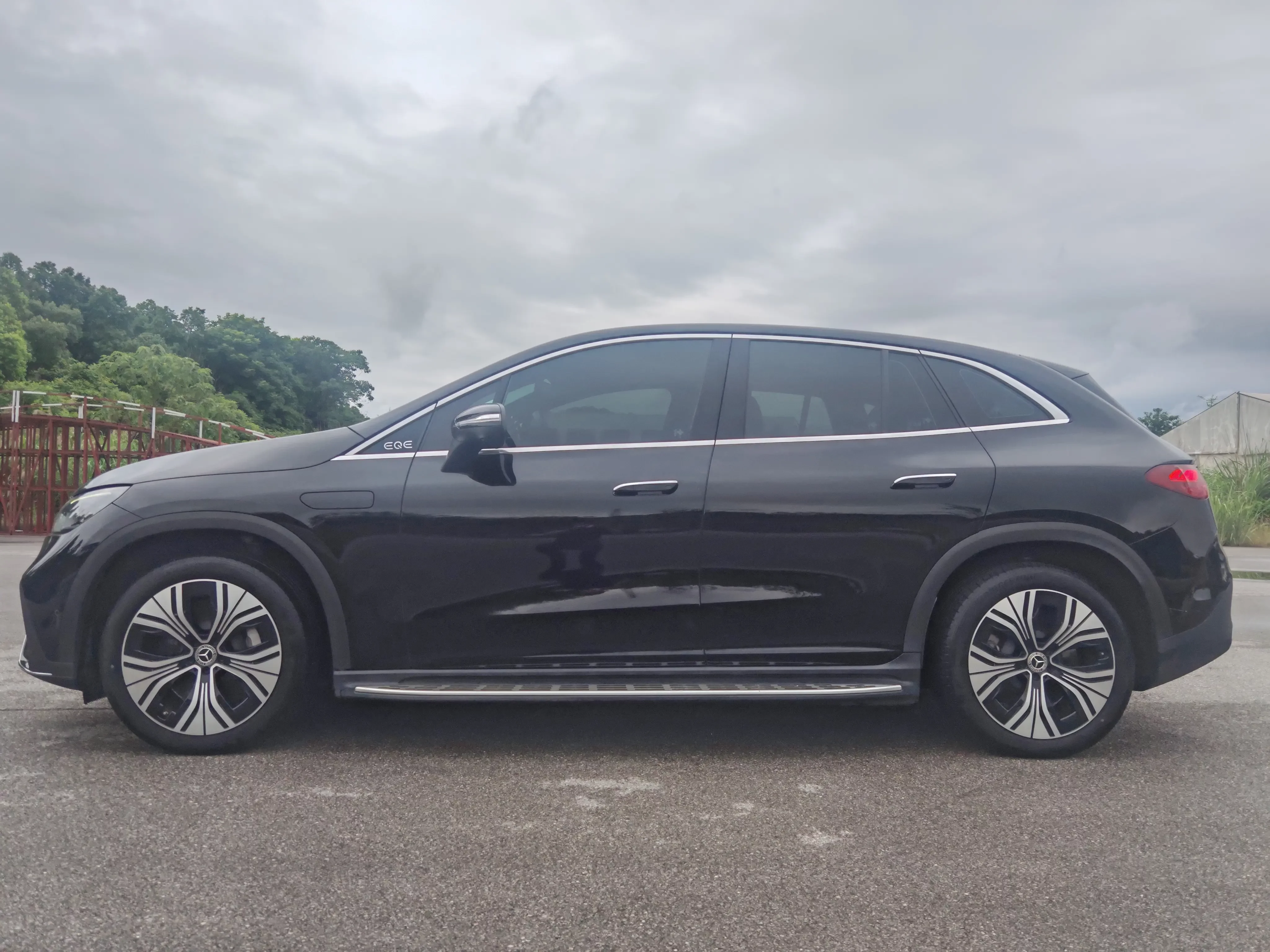 Mercedes-Benz EQE SUV
