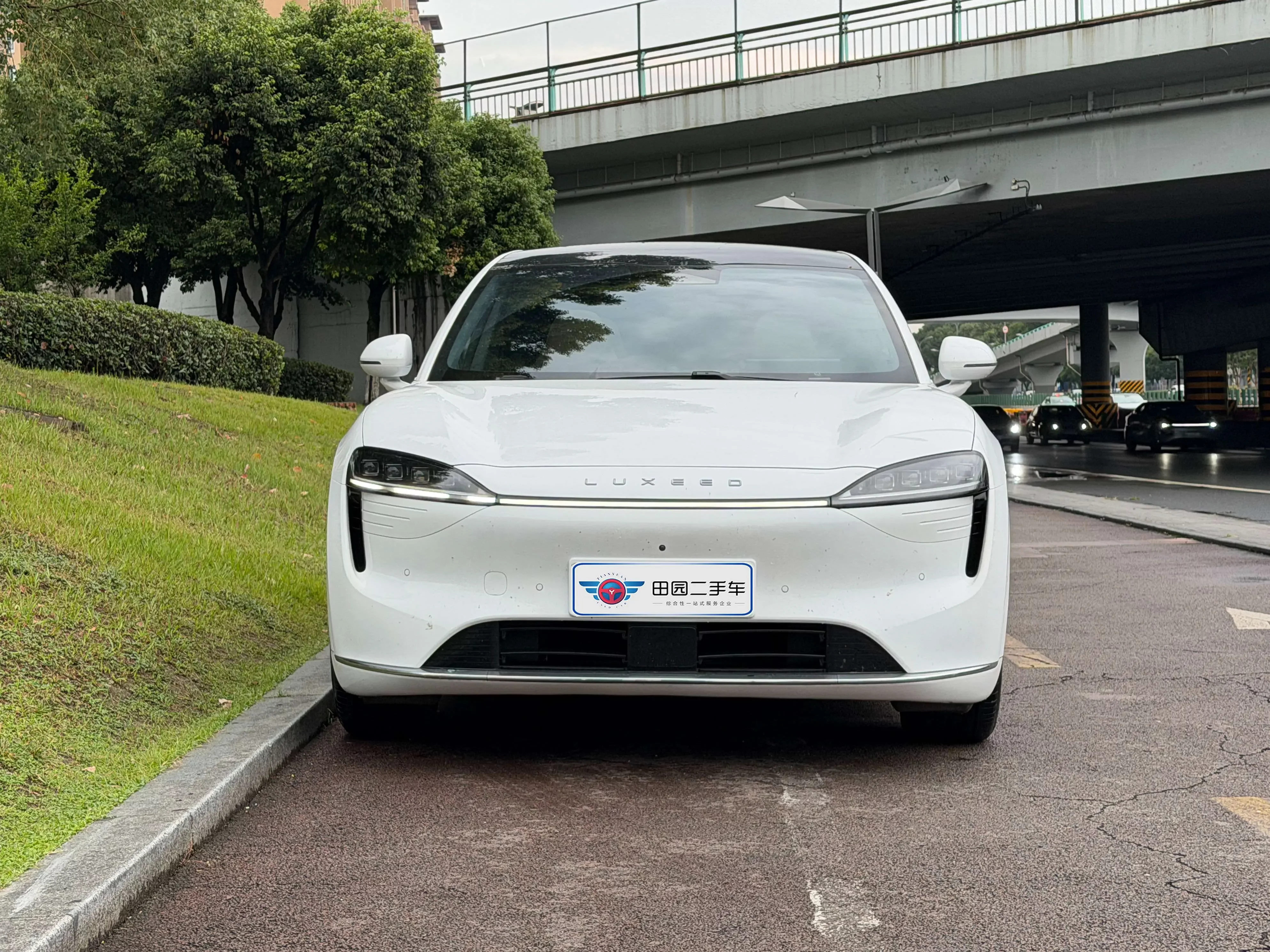 Luxeed Zhijie R7