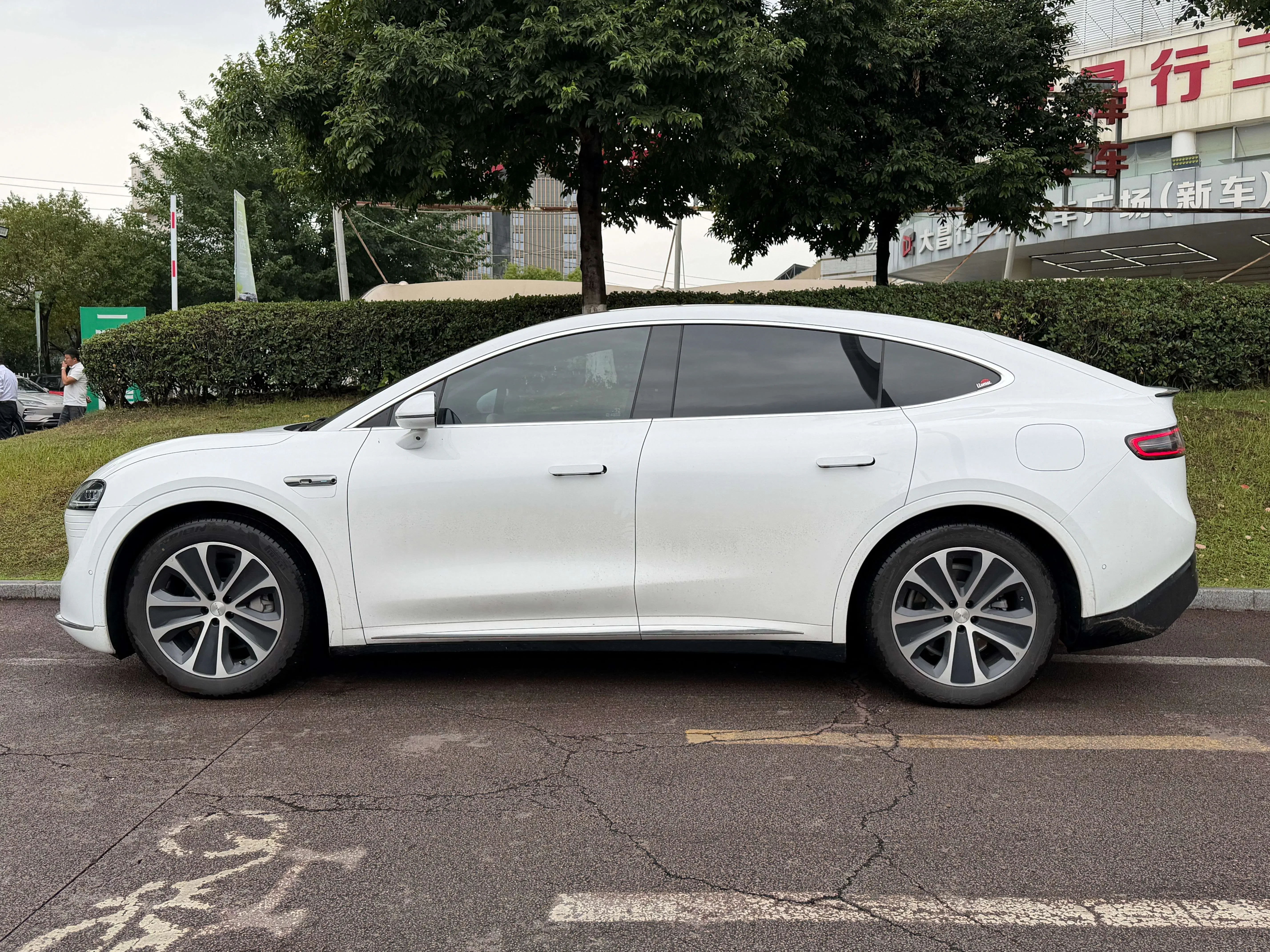 Luxeed Zhijie R7