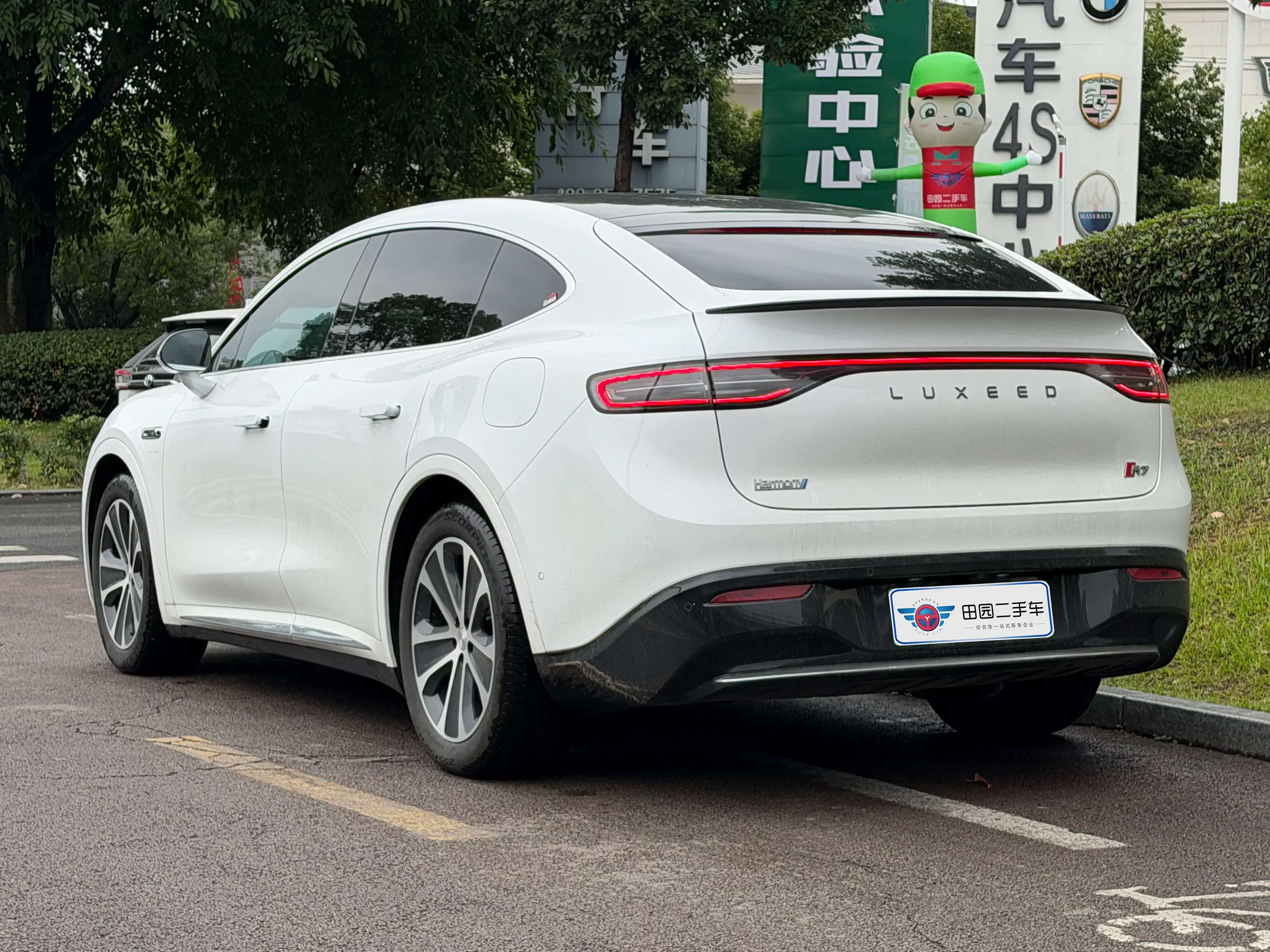 Luxeed Zhijie R7