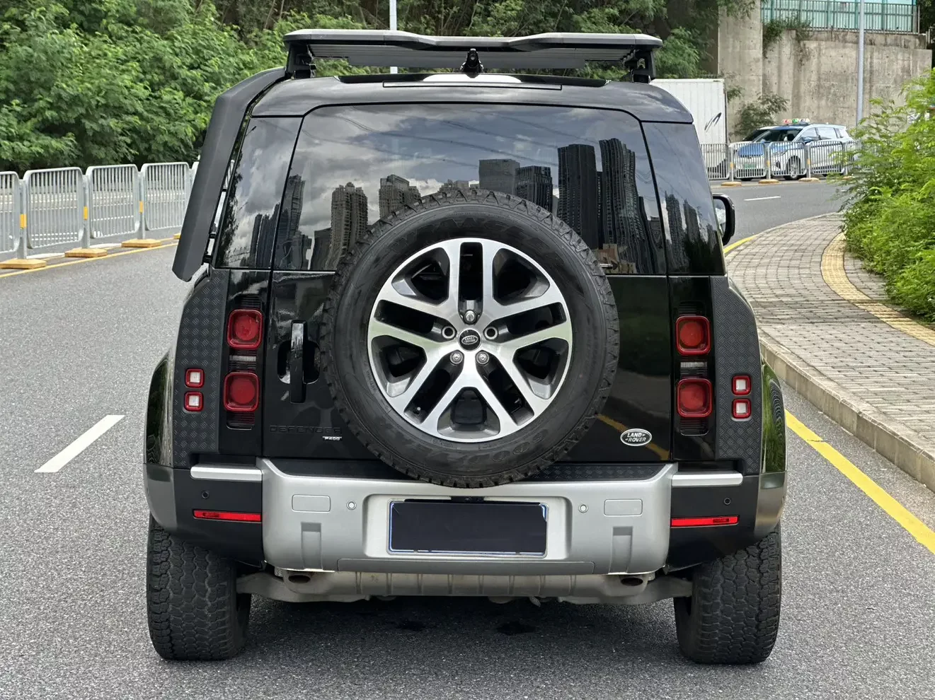 Land Rover guard