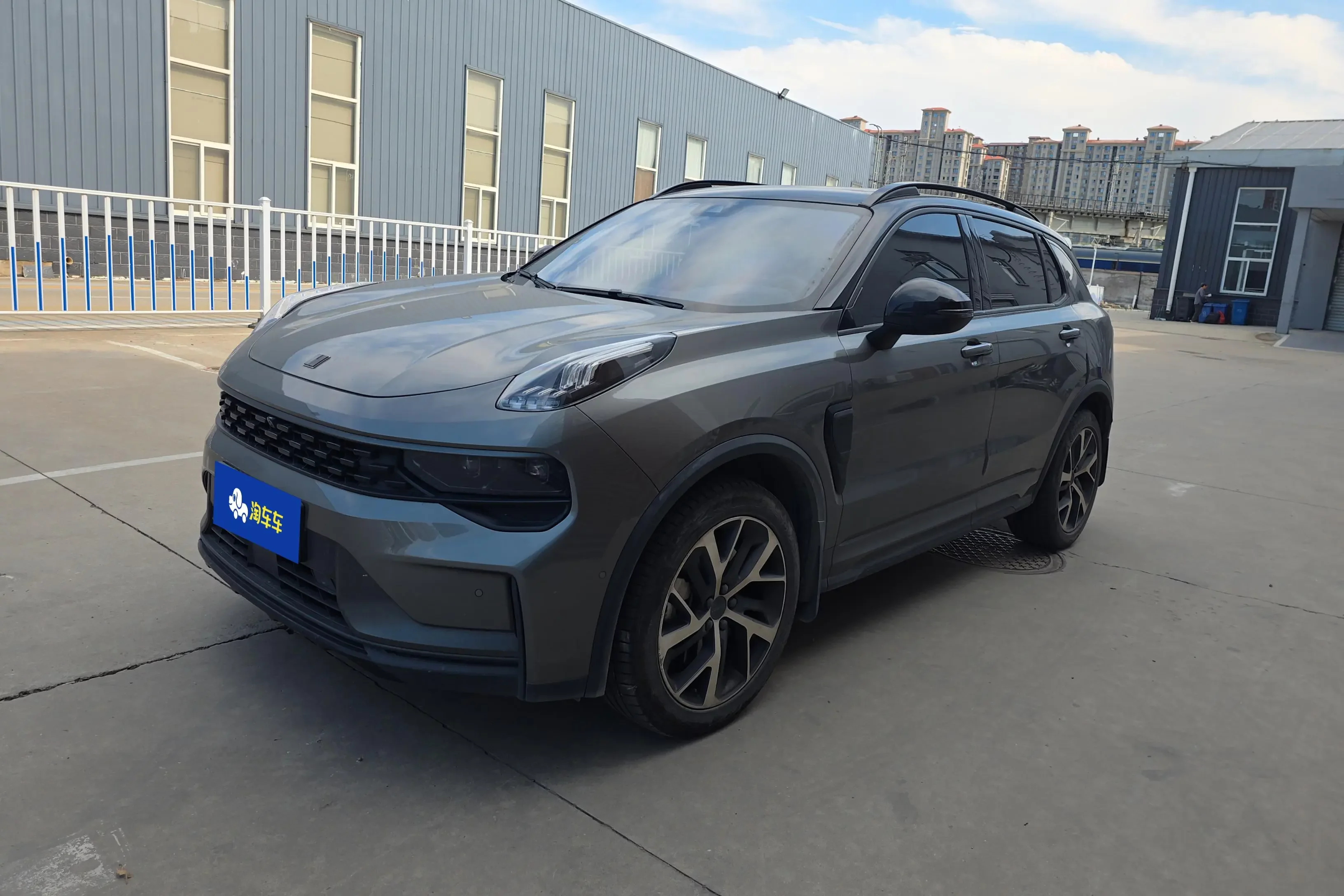 Lynk & Co 01 EM-P
