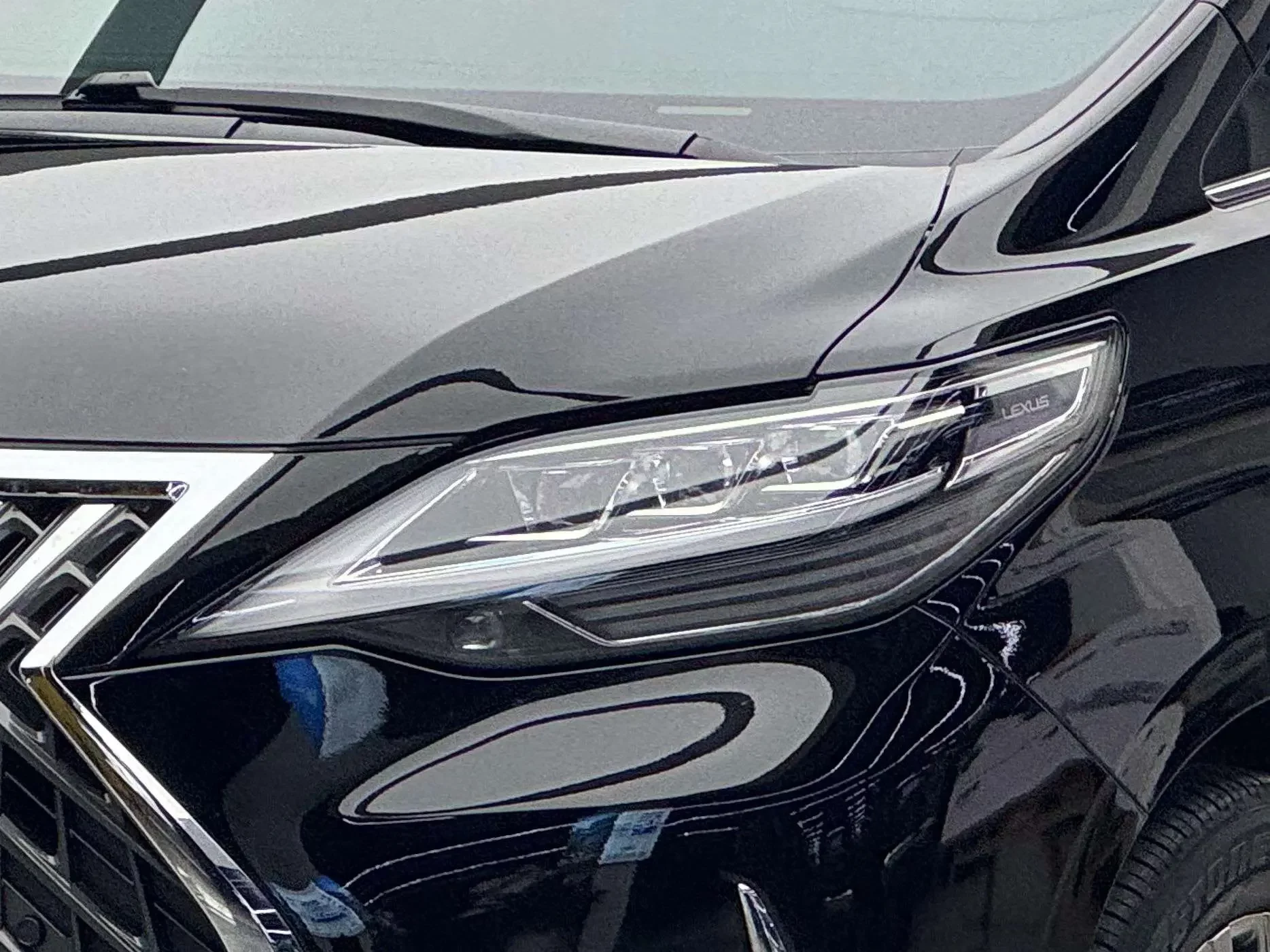 Lexus LM
