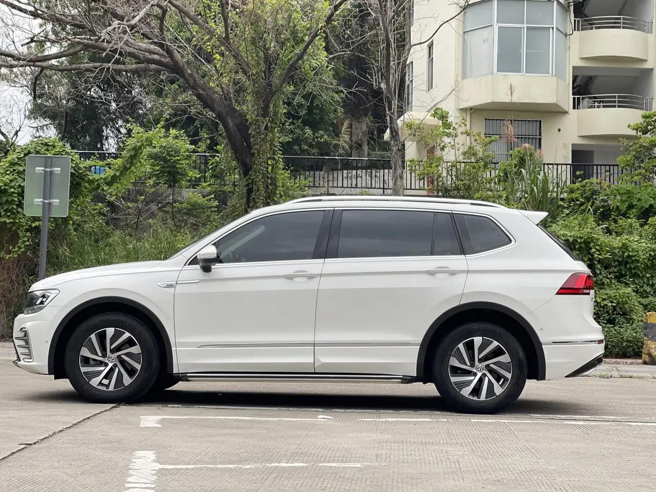 Volkswagen Tiguan L PHEV