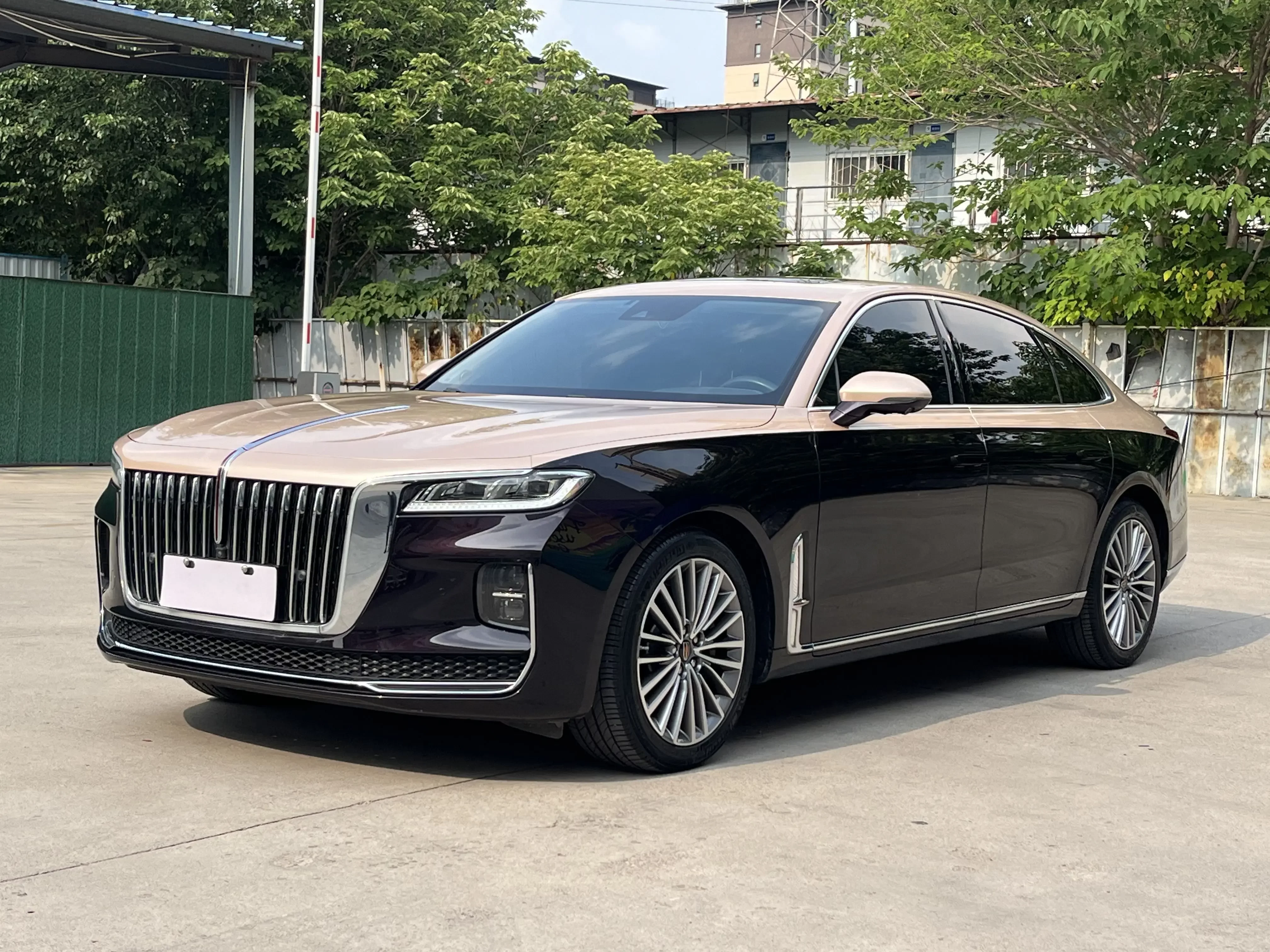 Hongqi H9  из Китая