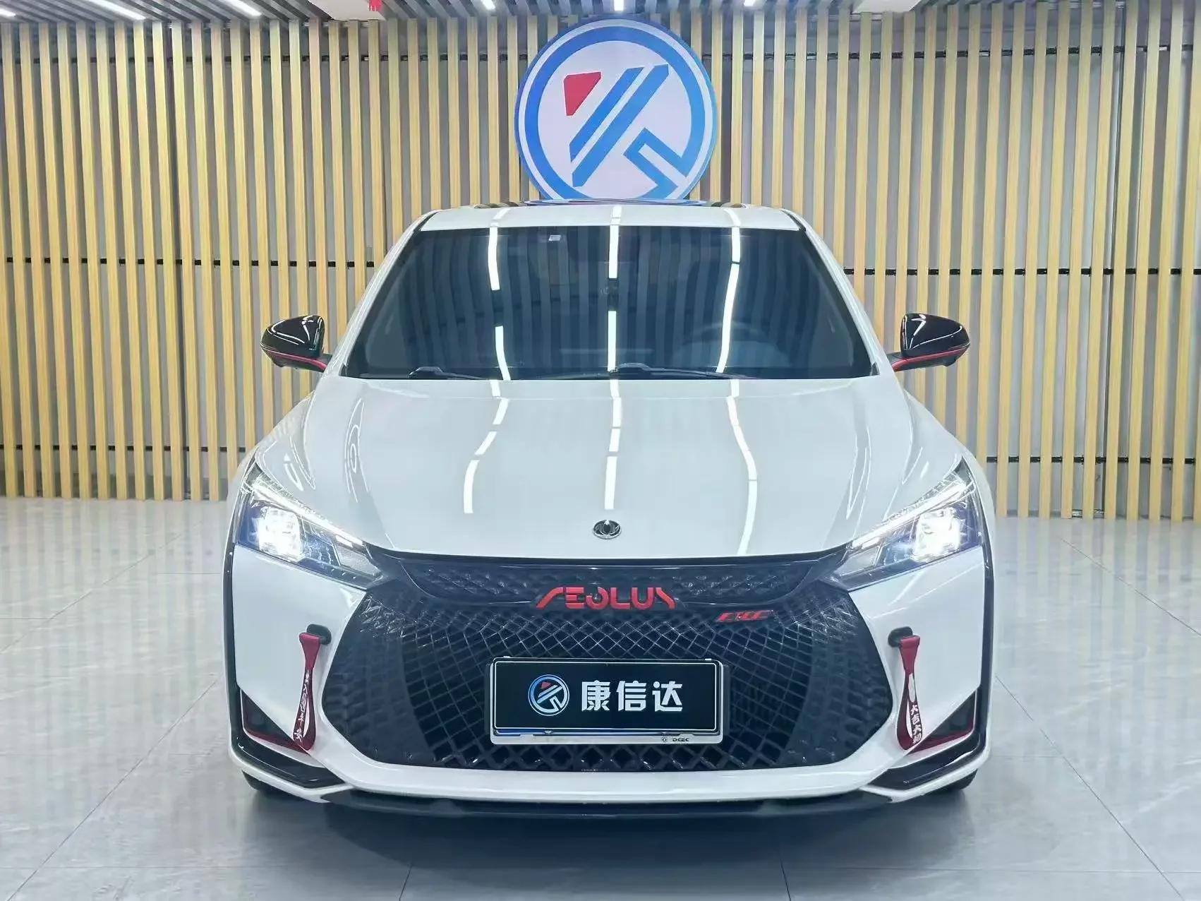 Dongfeng Yixuan  из Китая