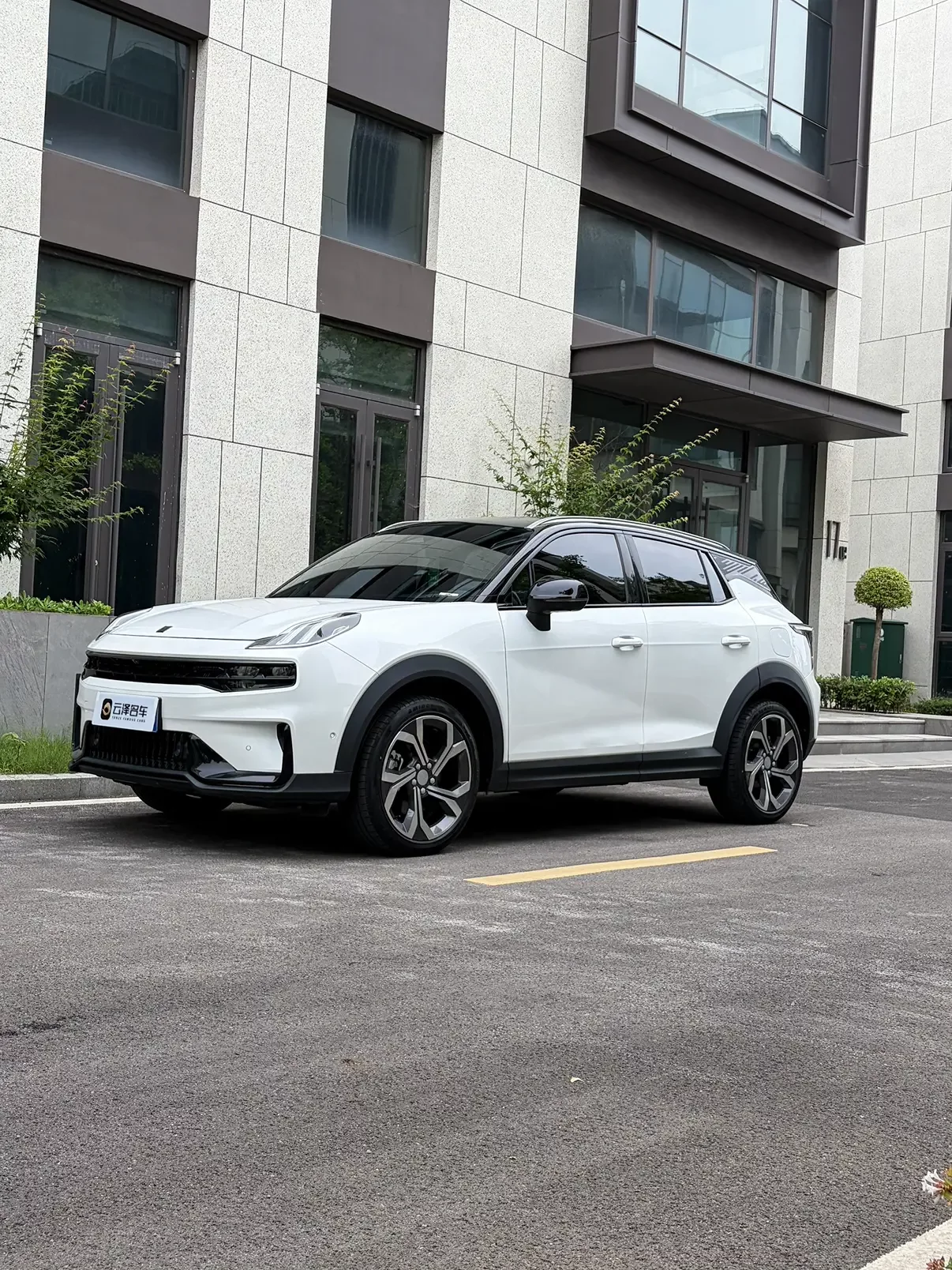 Lynk & Co 06