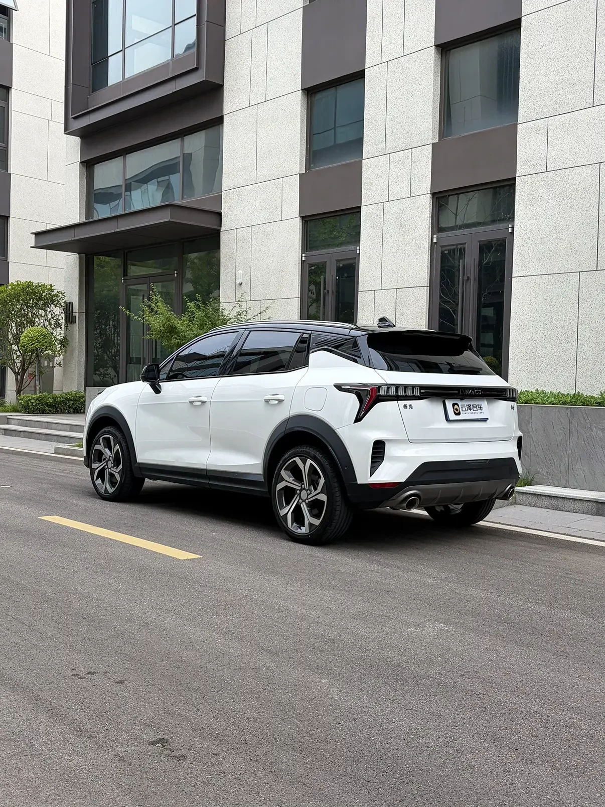 Lynk & Co 06