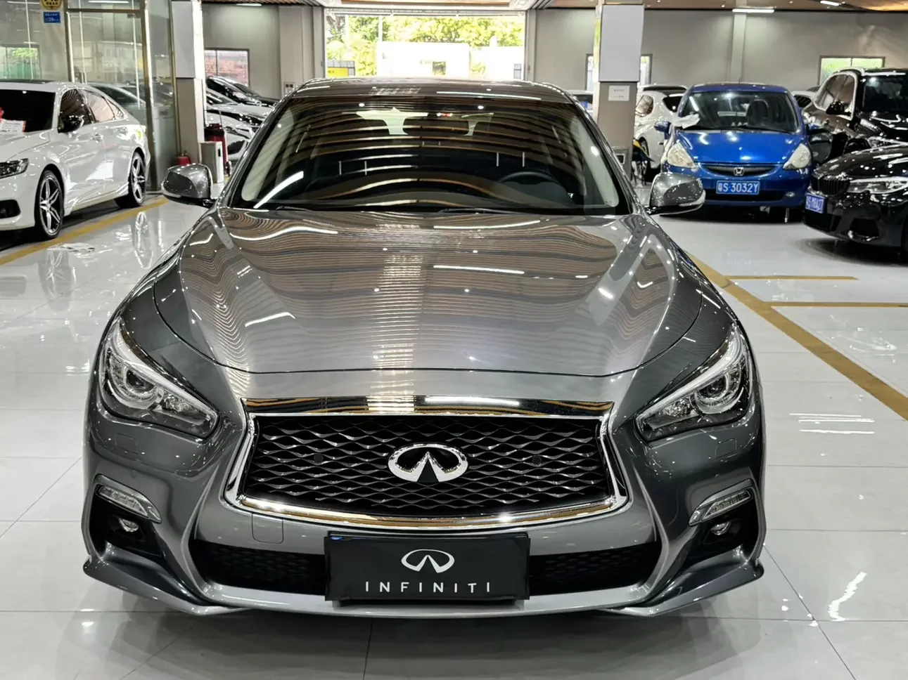 Infiniti Q50L