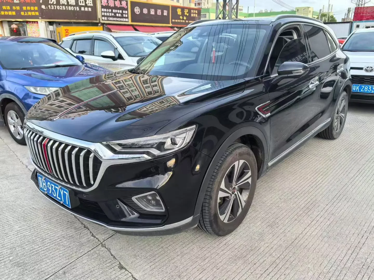Hongqi HS5