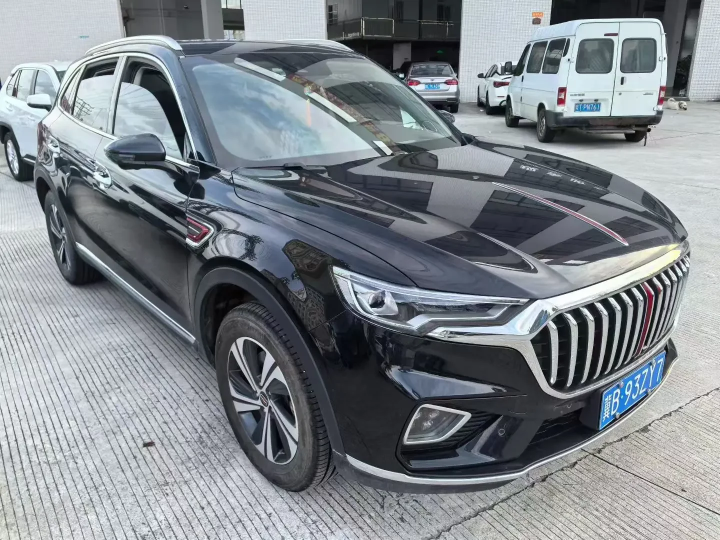 Hongqi HS5