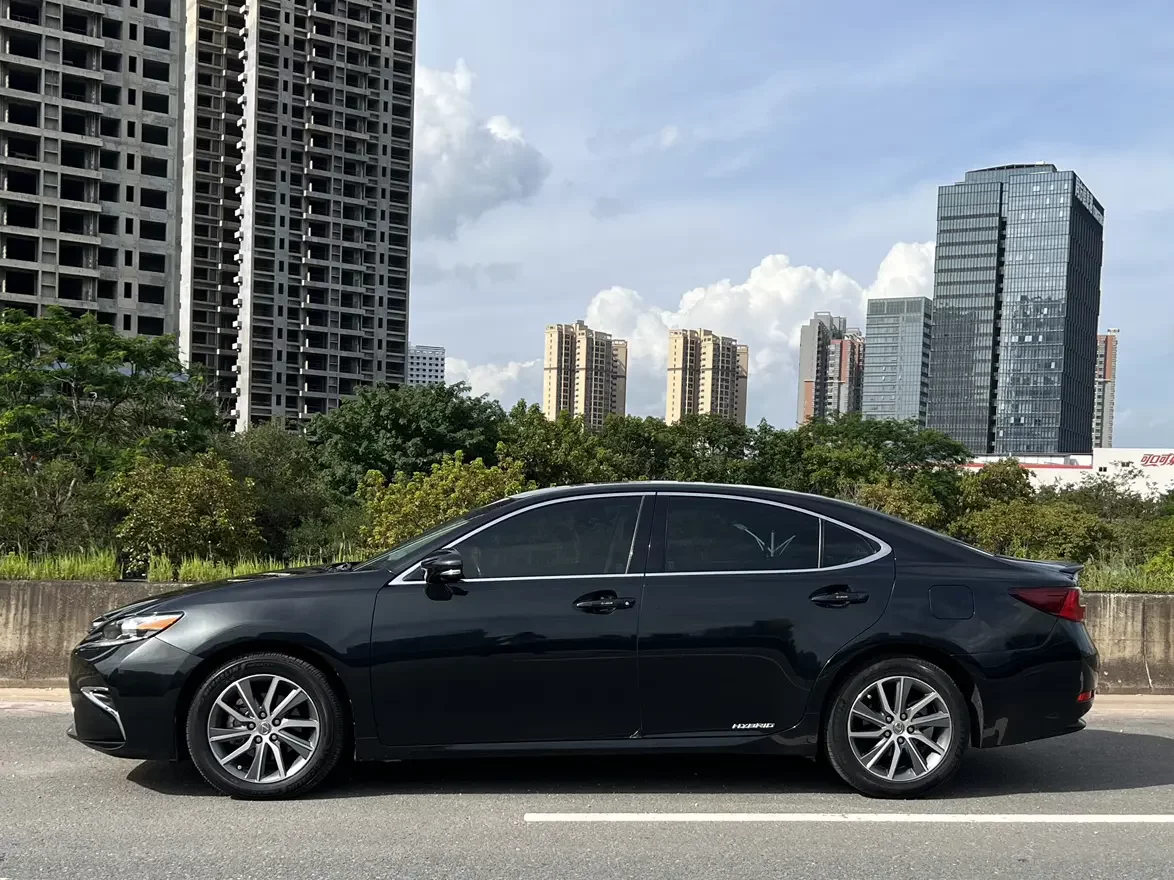 Lexus ES