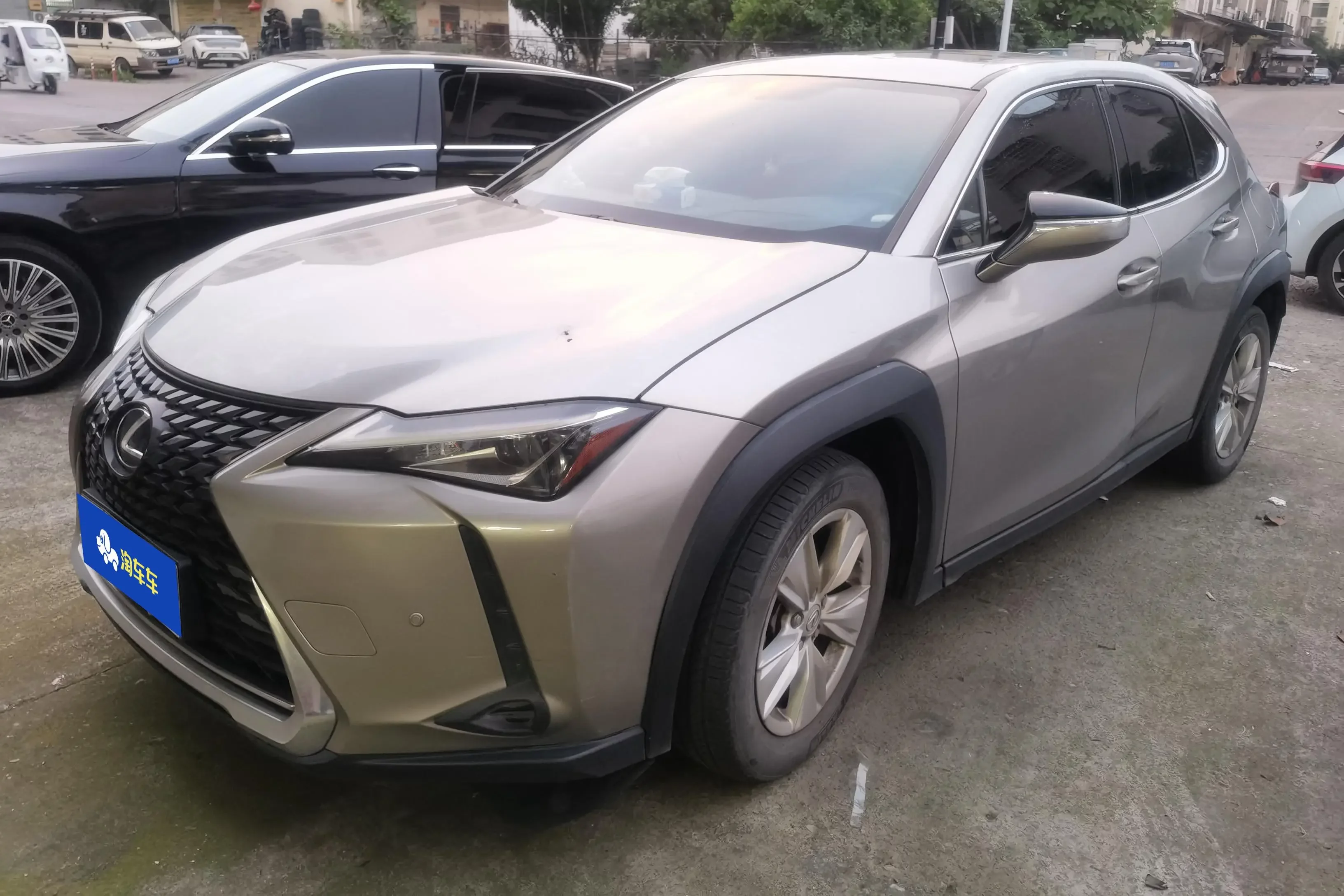 Lexus UX  из Китая
