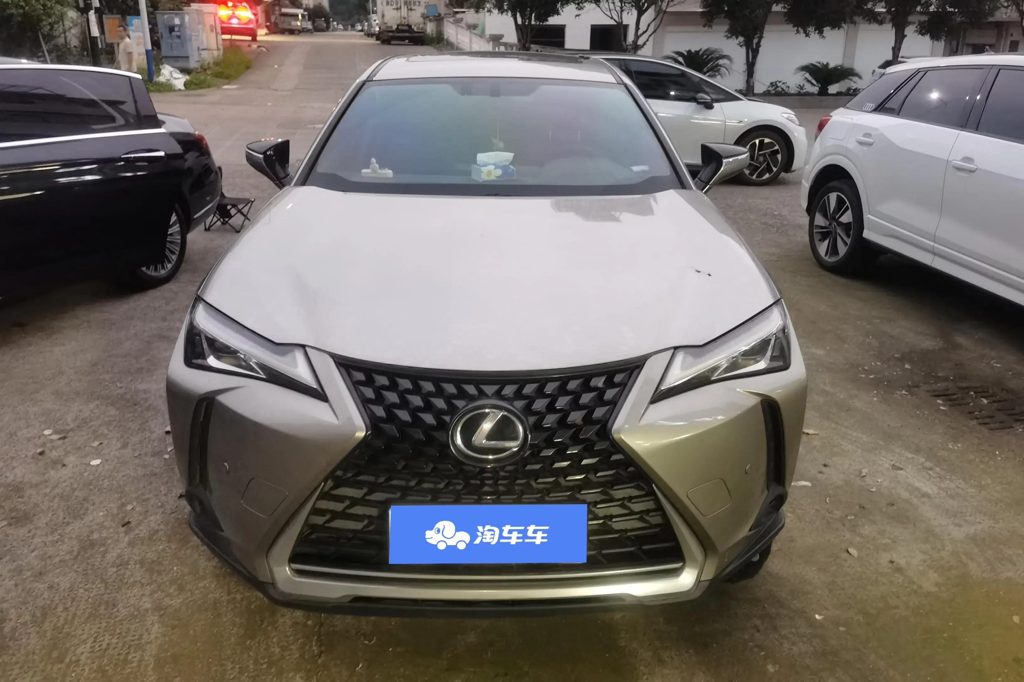 Lexus UX  из Китая