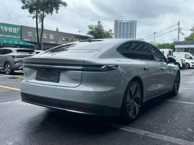 NIO ET7