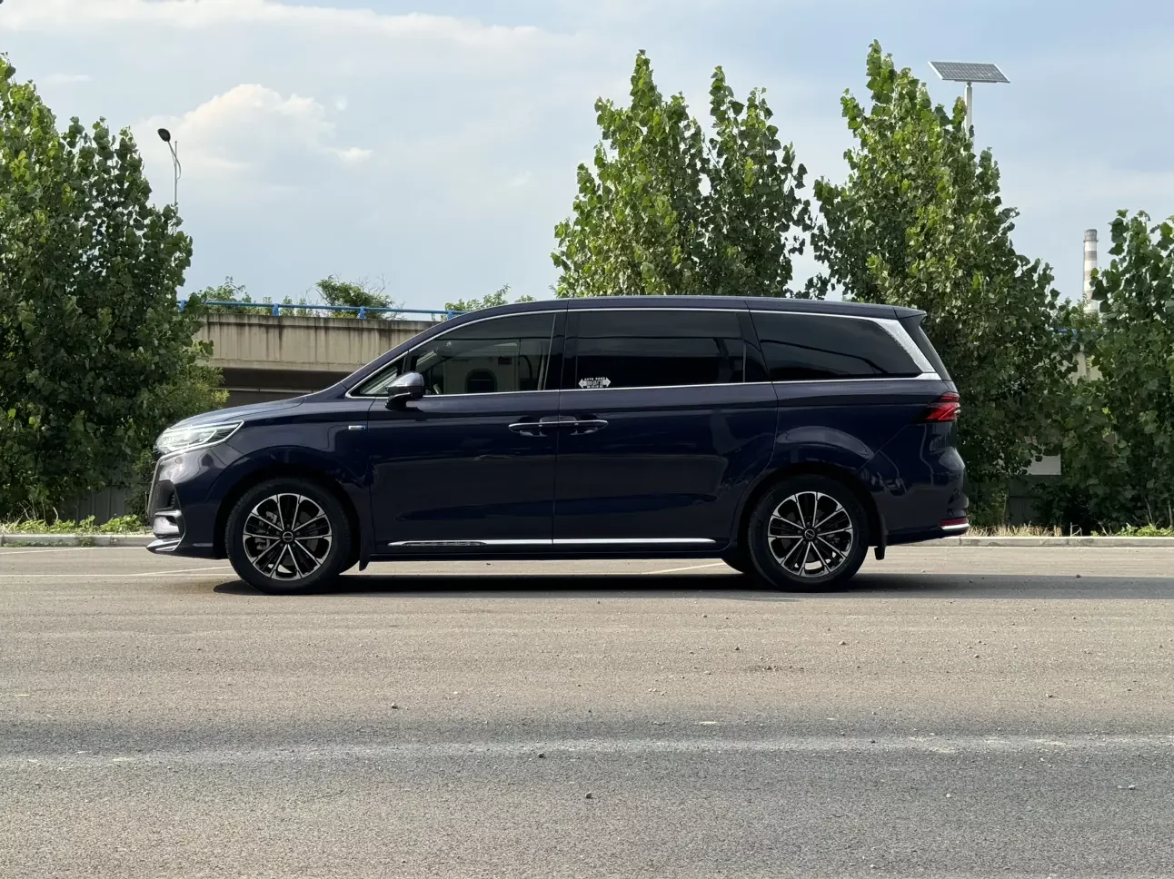 Roewe iMAX8