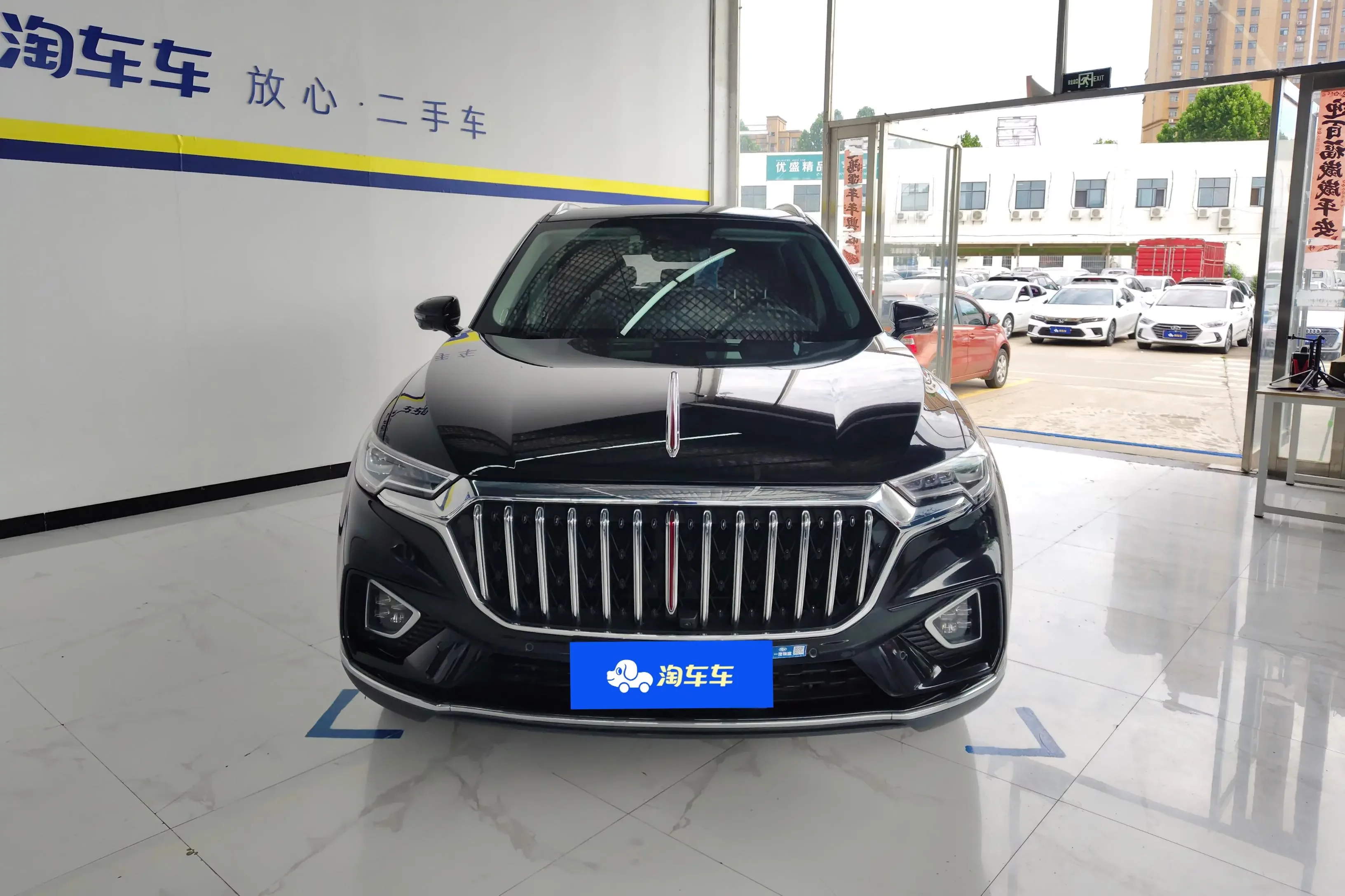 Hongqi HS5  из Китая