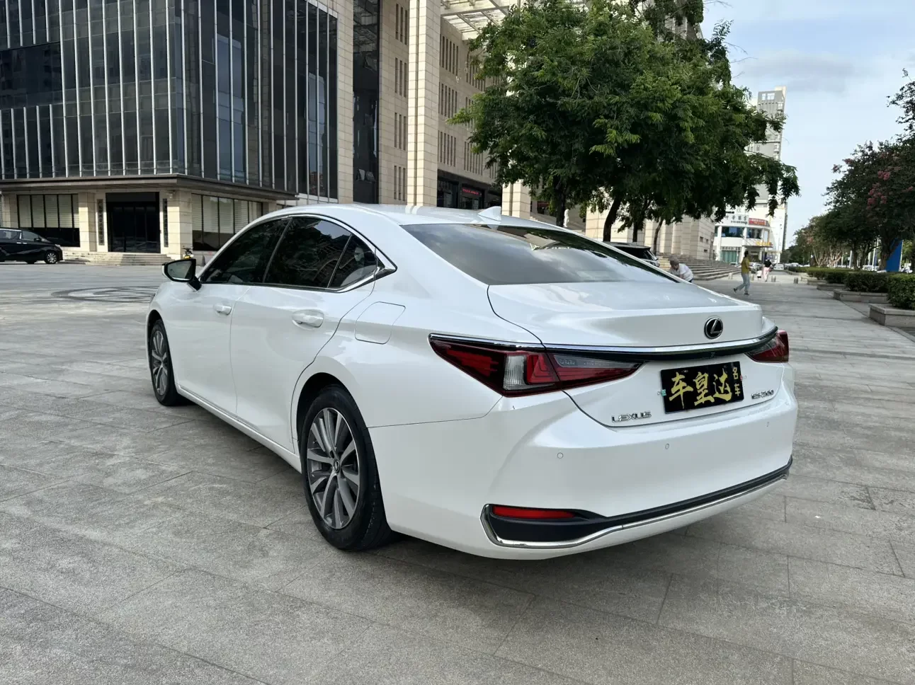Lexus ES