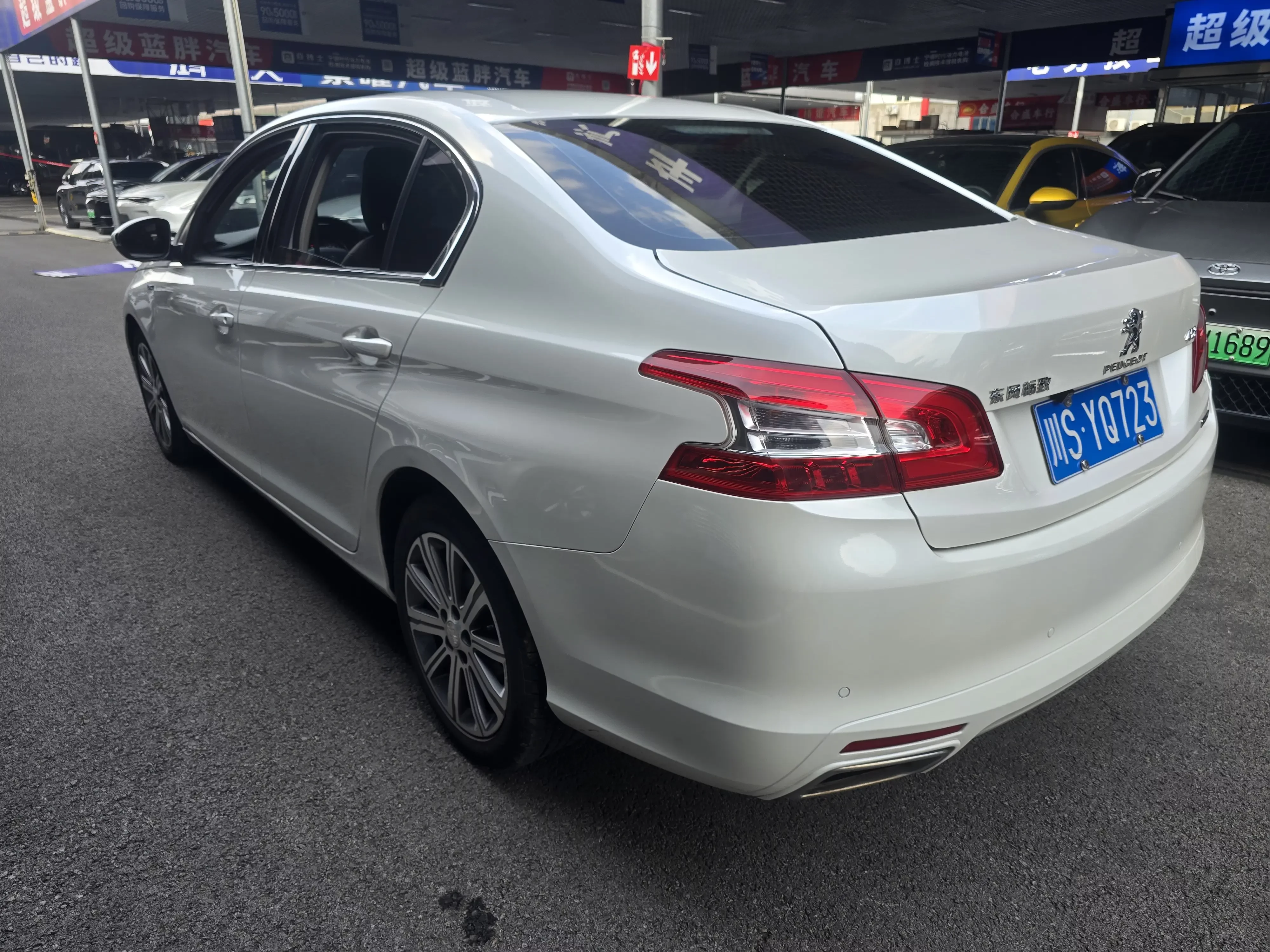 Peugeot 408
