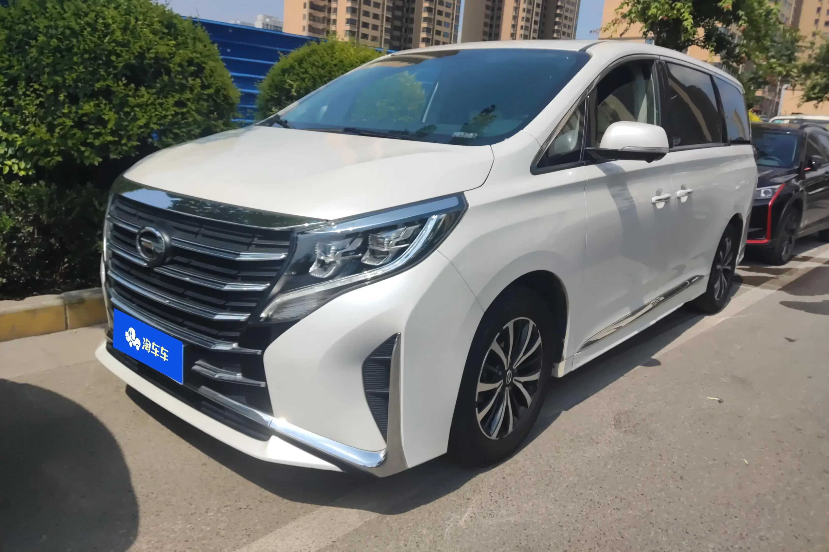 GAC Trumpchi M8  из Китая