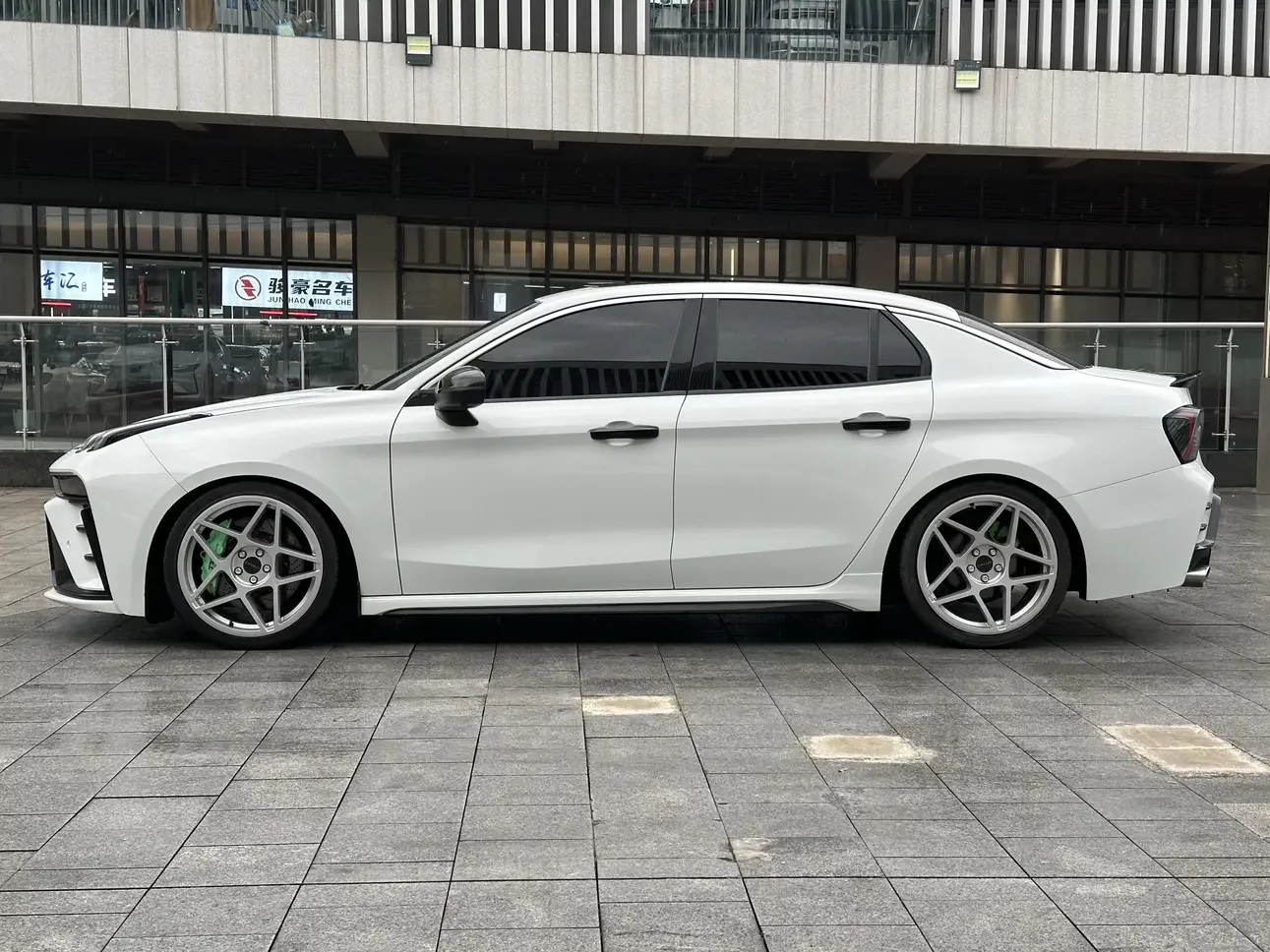 Lynk & Co 03