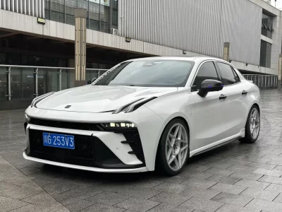 Lynk & Co 03