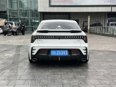 Lynk & Co 03