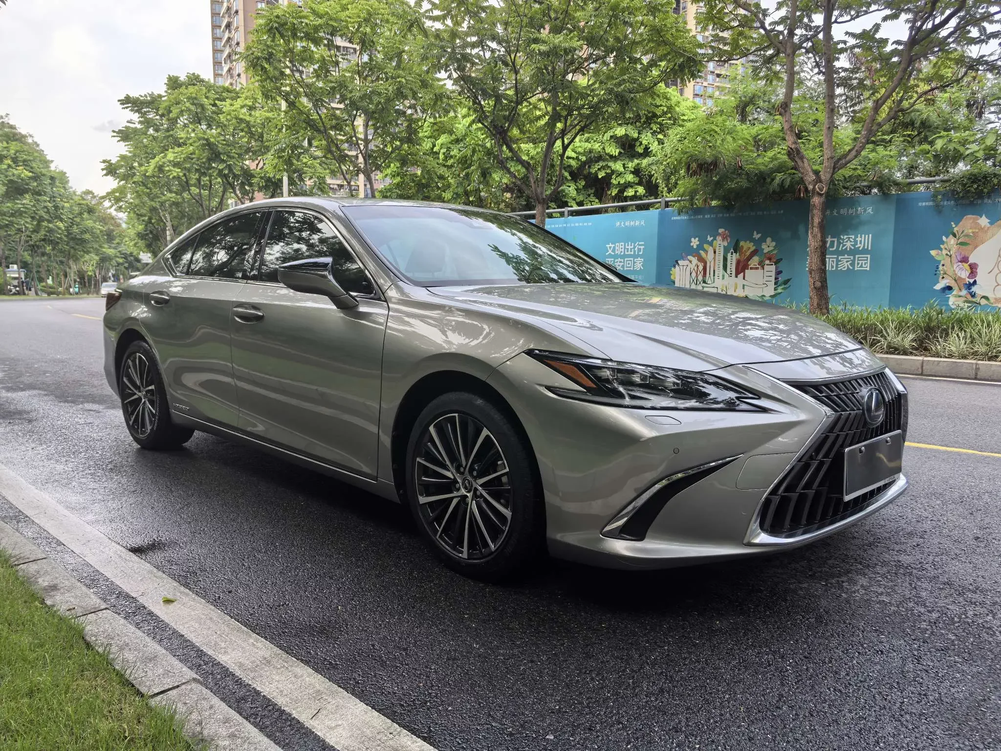 Lexus ES