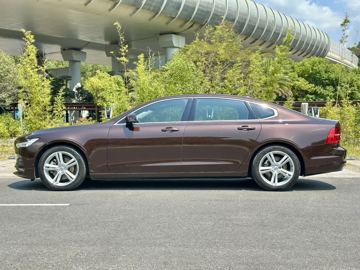 Volvo S90