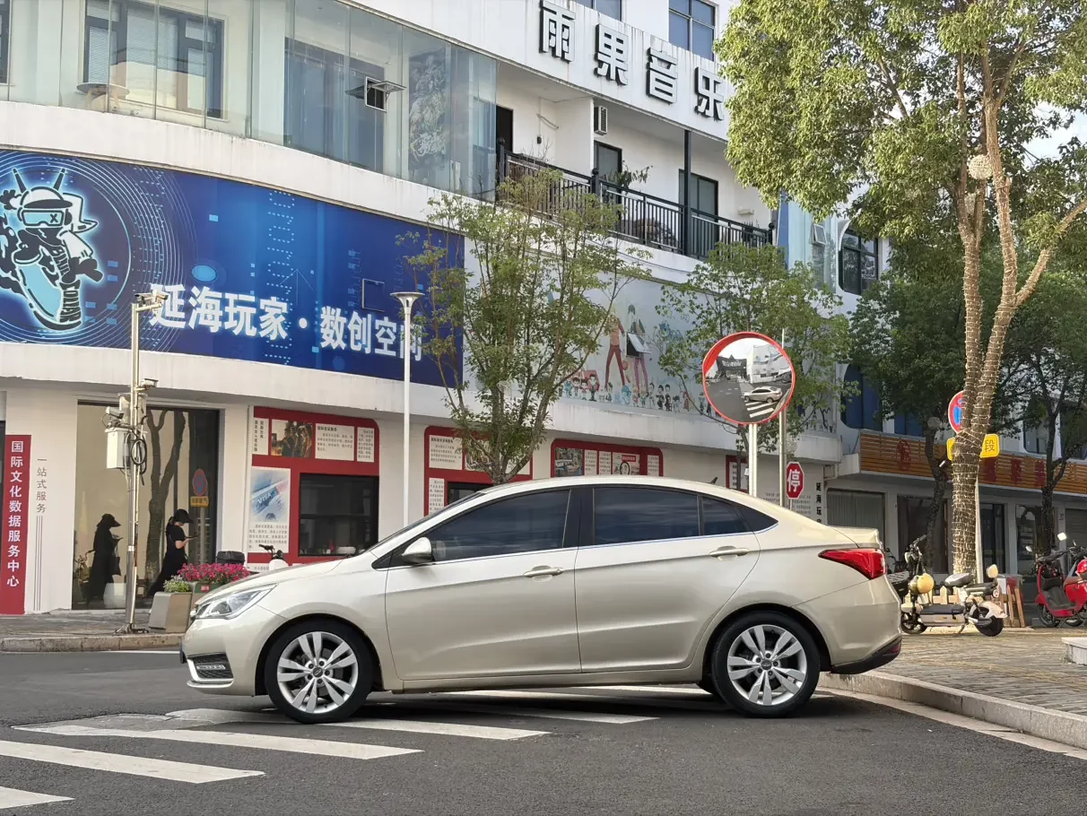 Chery Arrizo 5