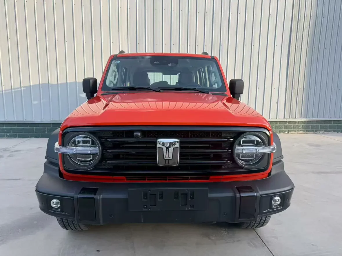 Tank 300 Hi4-T