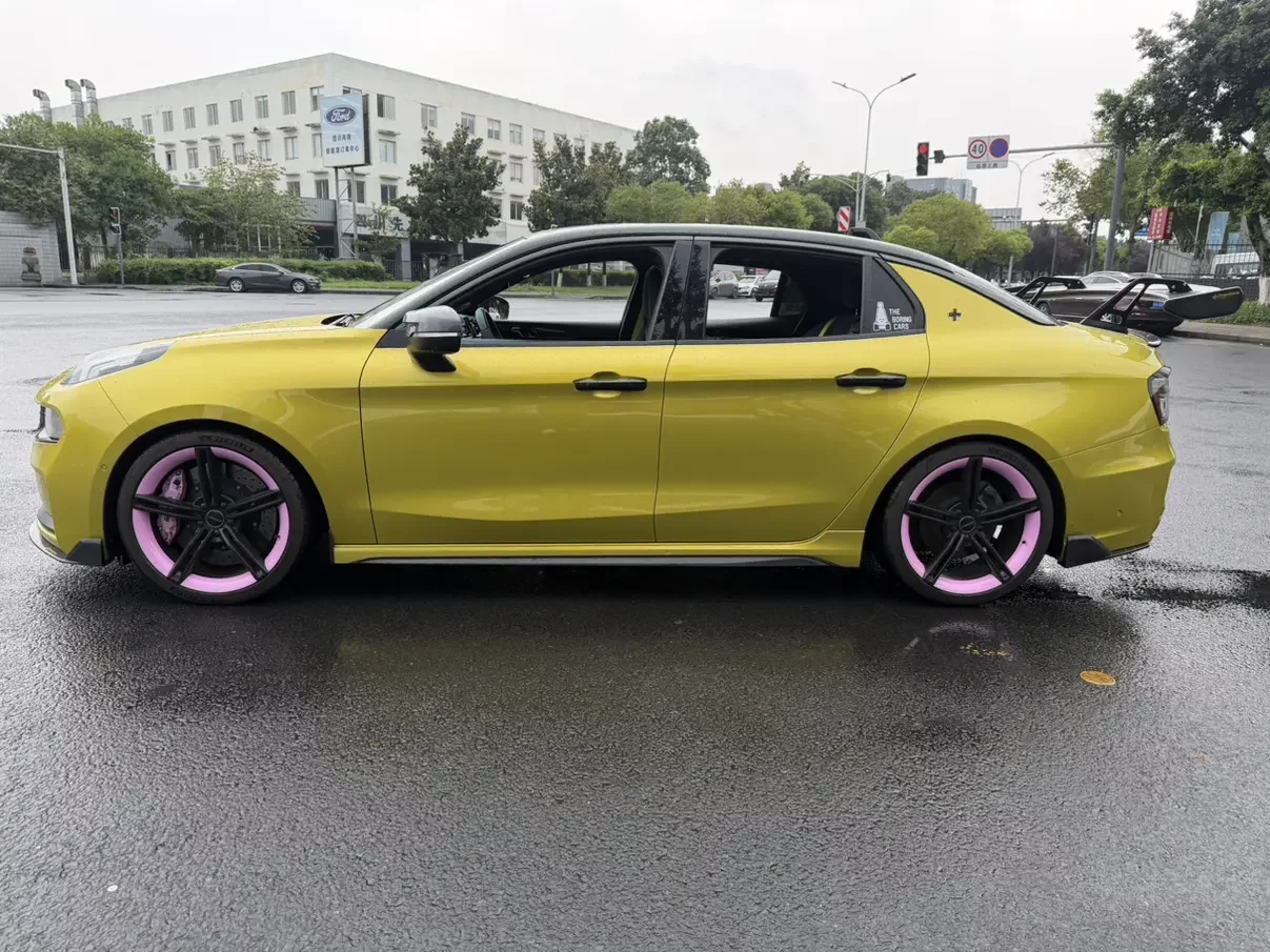 Lynk & Co 03