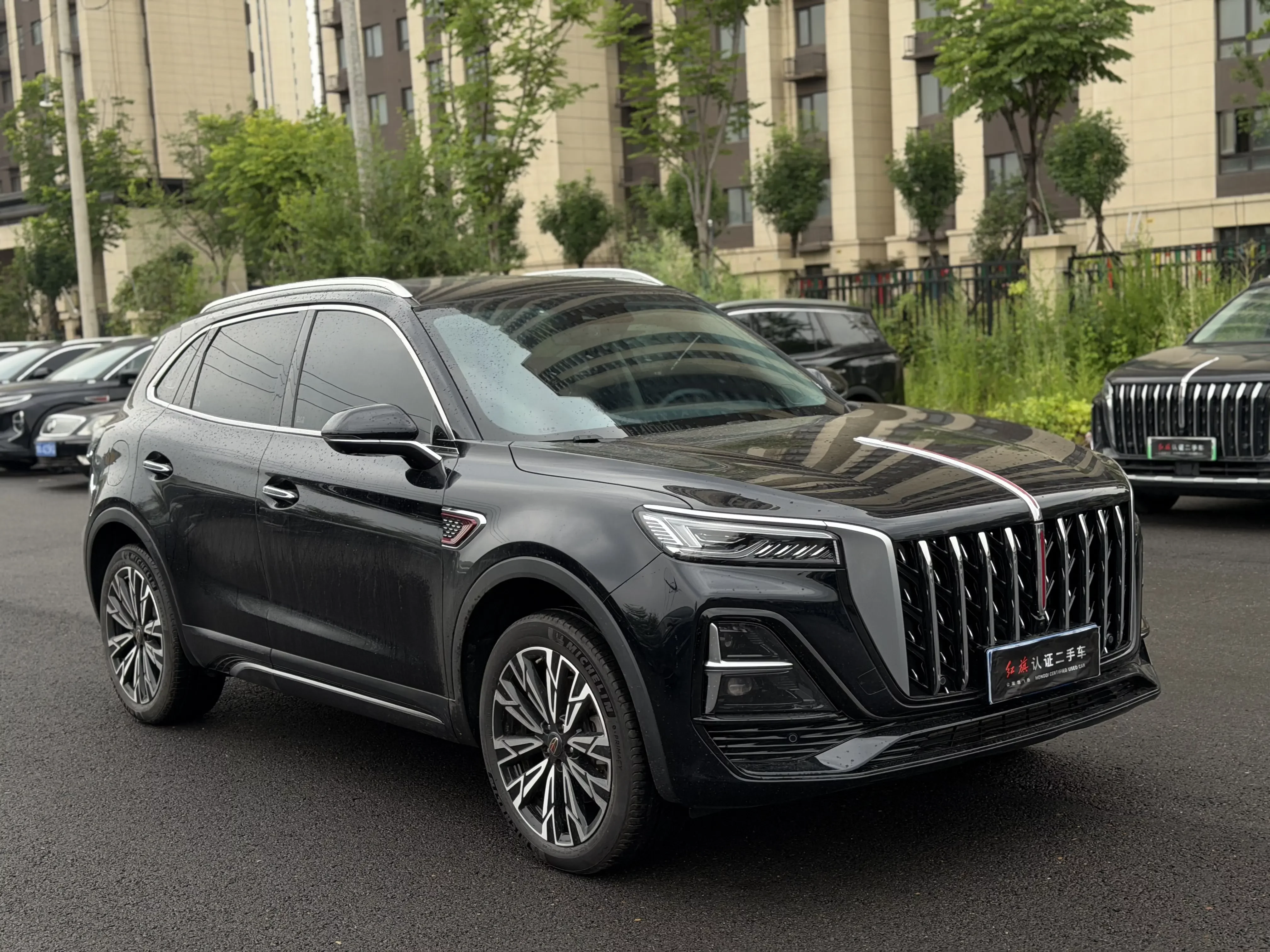 Hongqi HS5