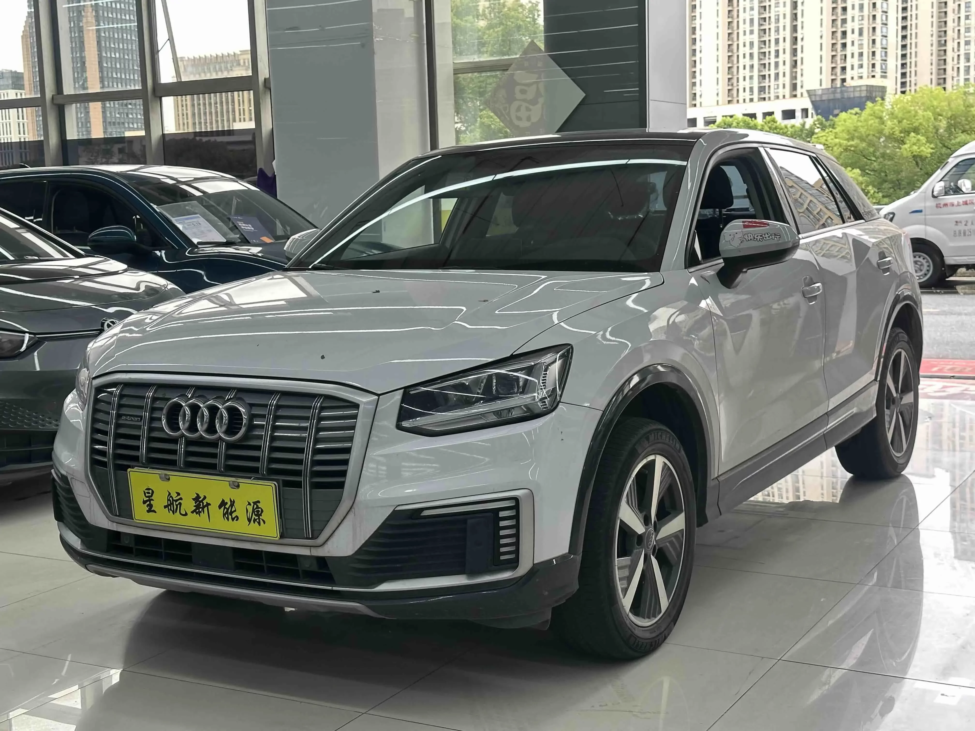 Audi Q2L e-tron