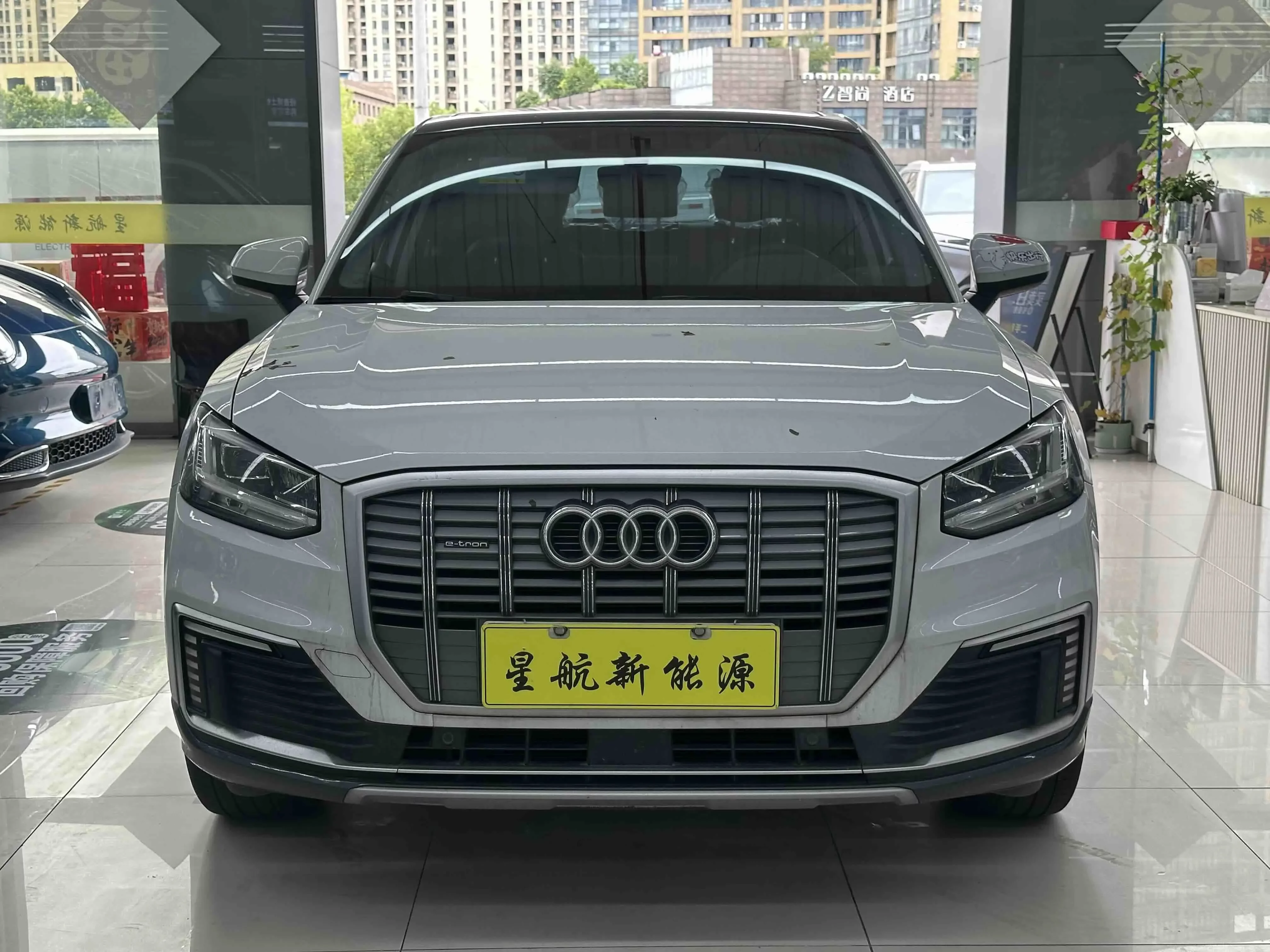 Audi Q2L e-tron