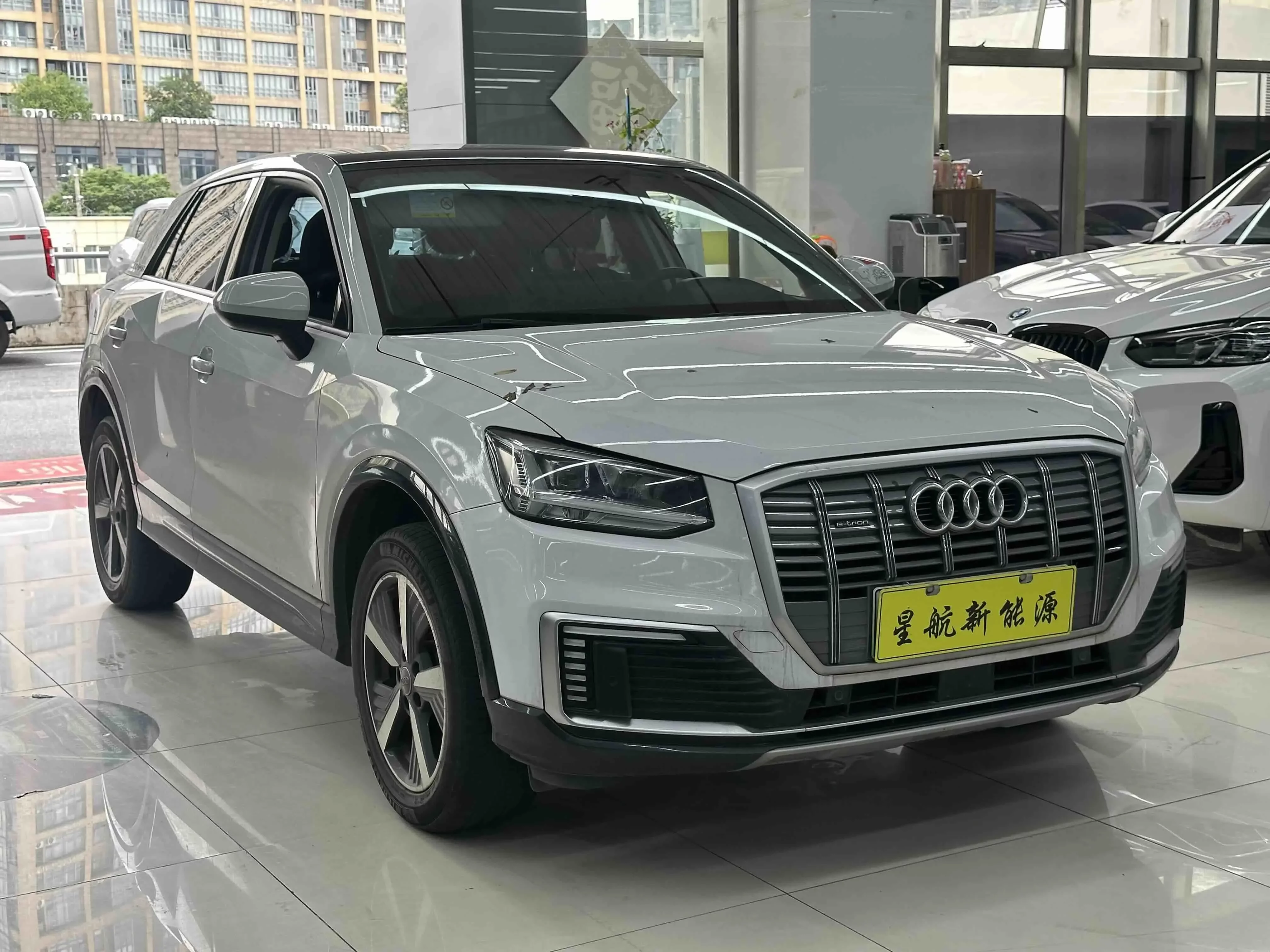 Audi Q2L e-tron