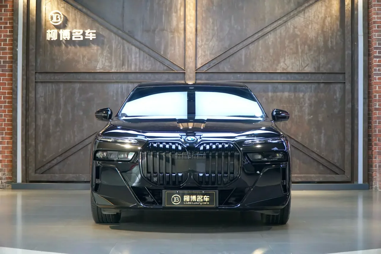 BMW i7
