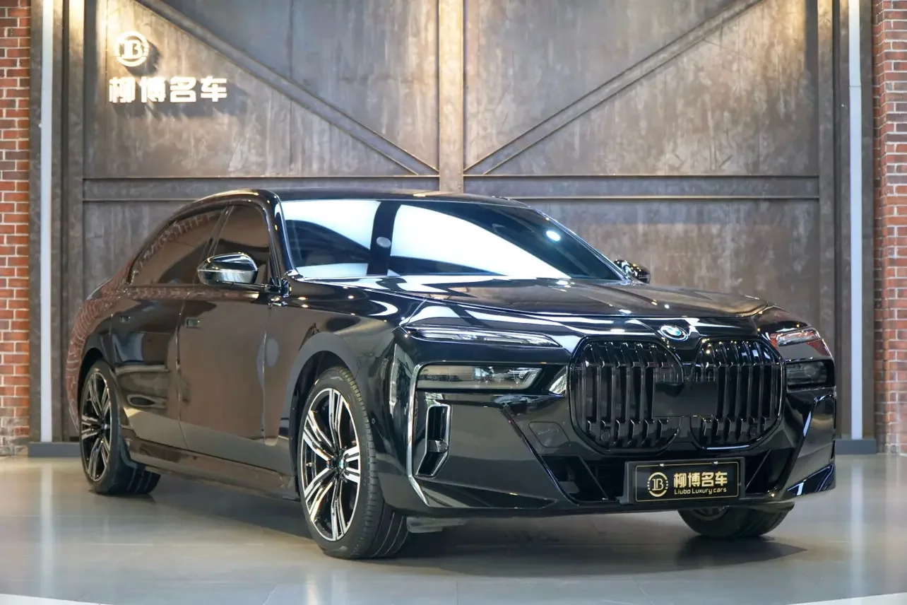 BMW i7