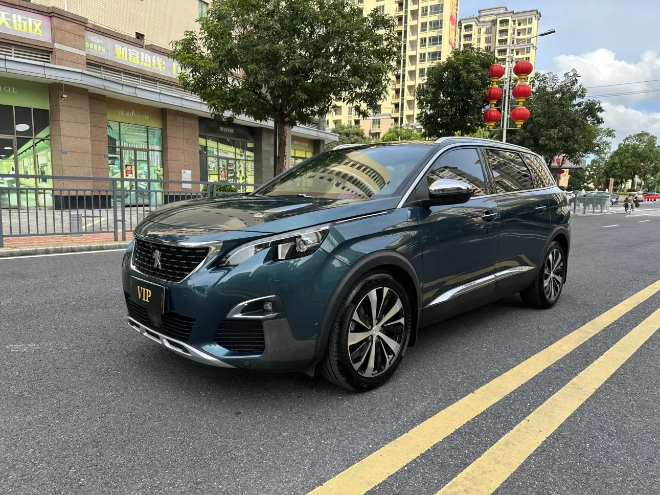 Peugeot 5008  из Китая