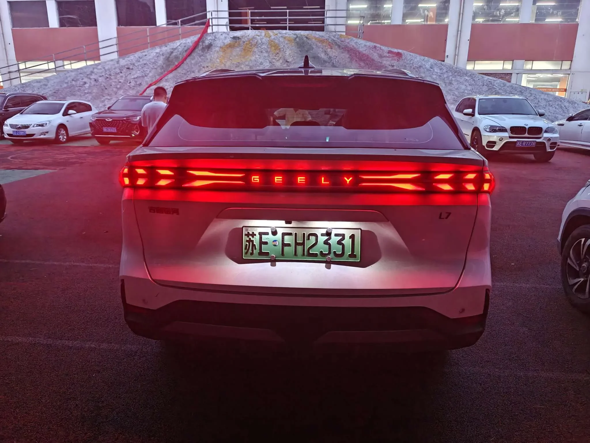 Geely Galaxy L7