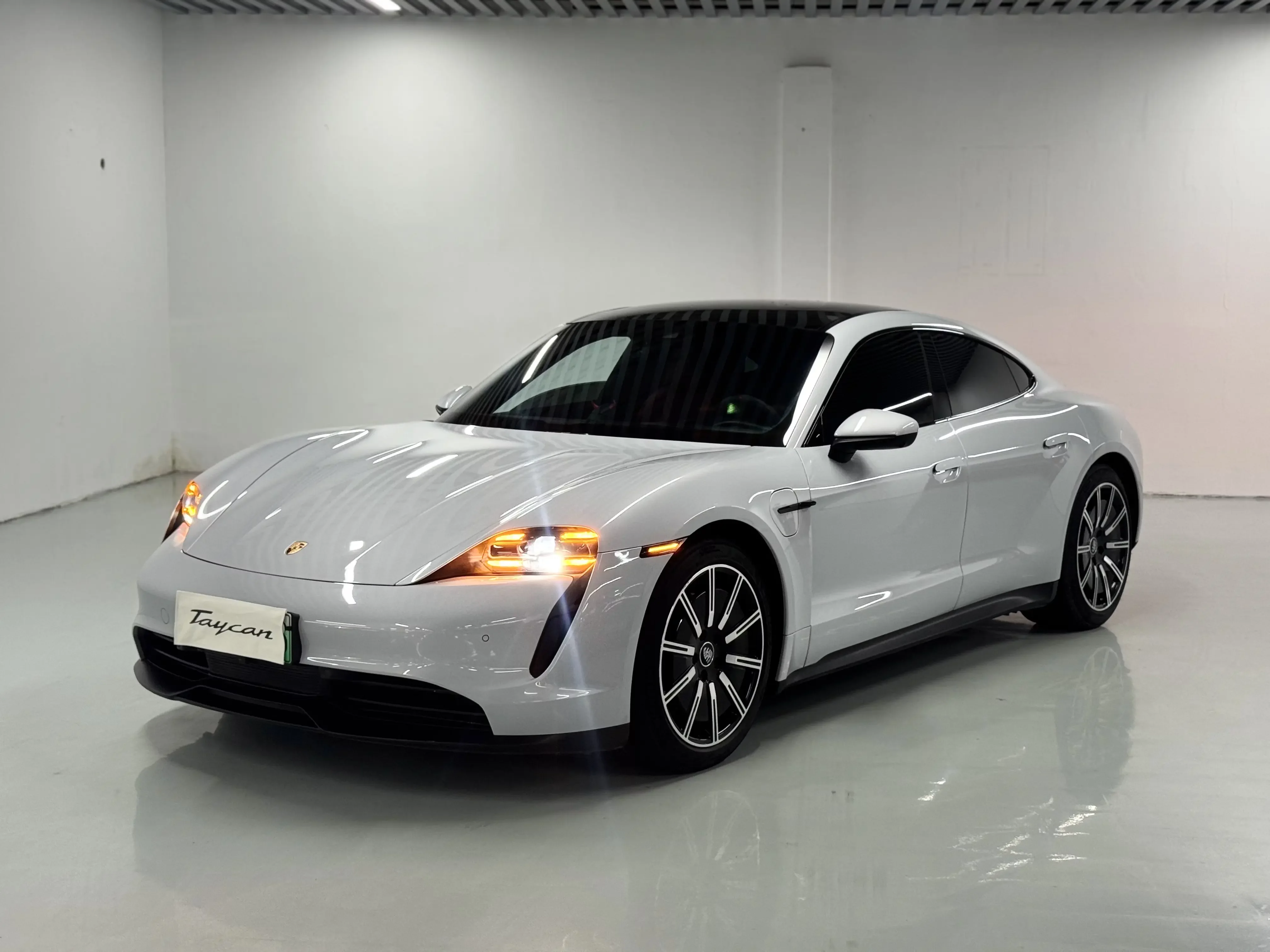 Porsche Taycan  из Китая