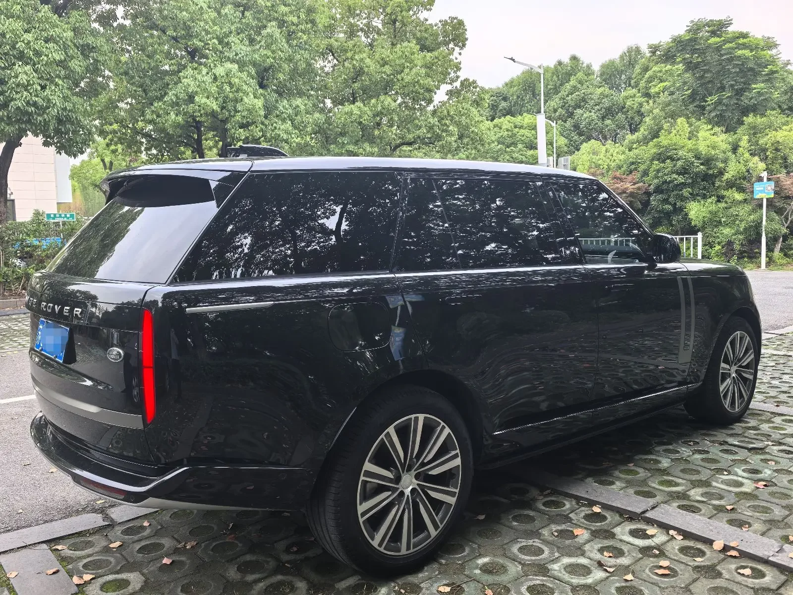 Land Rover range rover