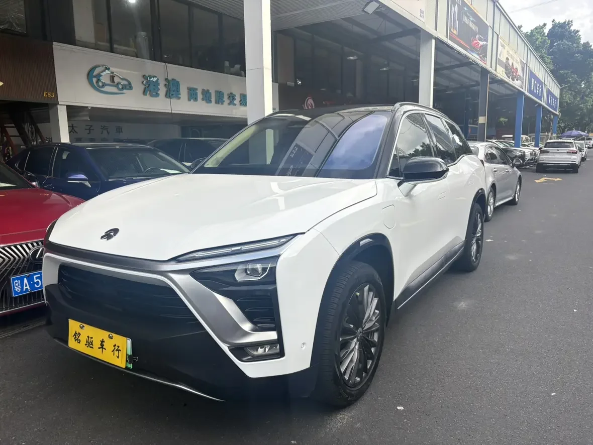 NIO ES8