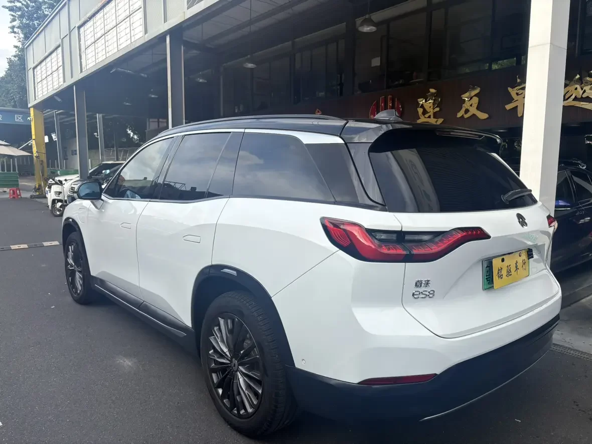 NIO ES8