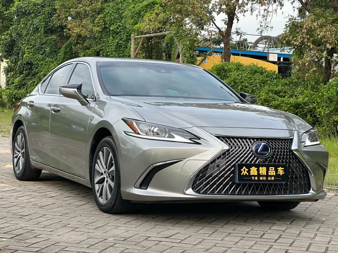 Lexus ES