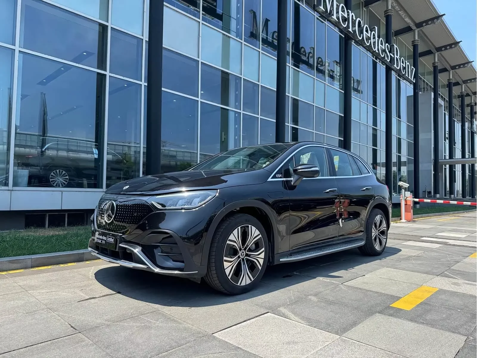Mercedes-Benz EQE SUV