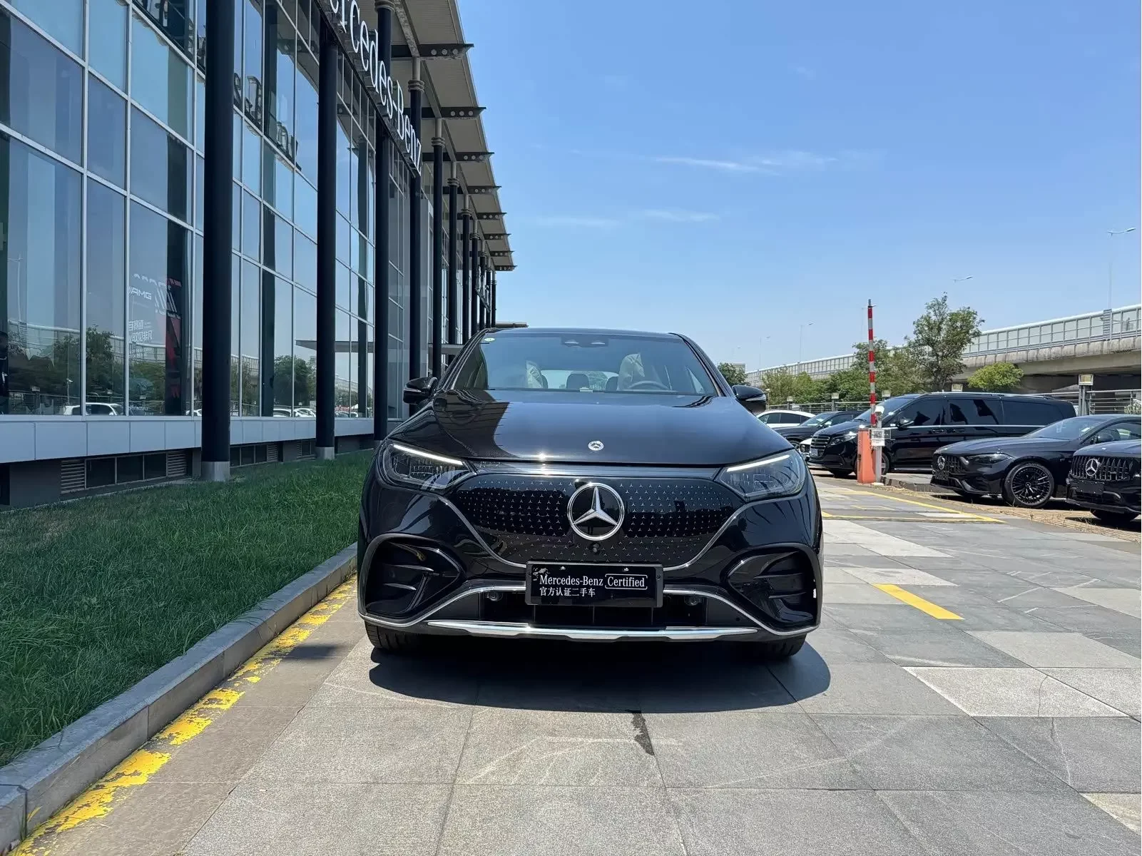 Mercedes-Benz EQE SUV