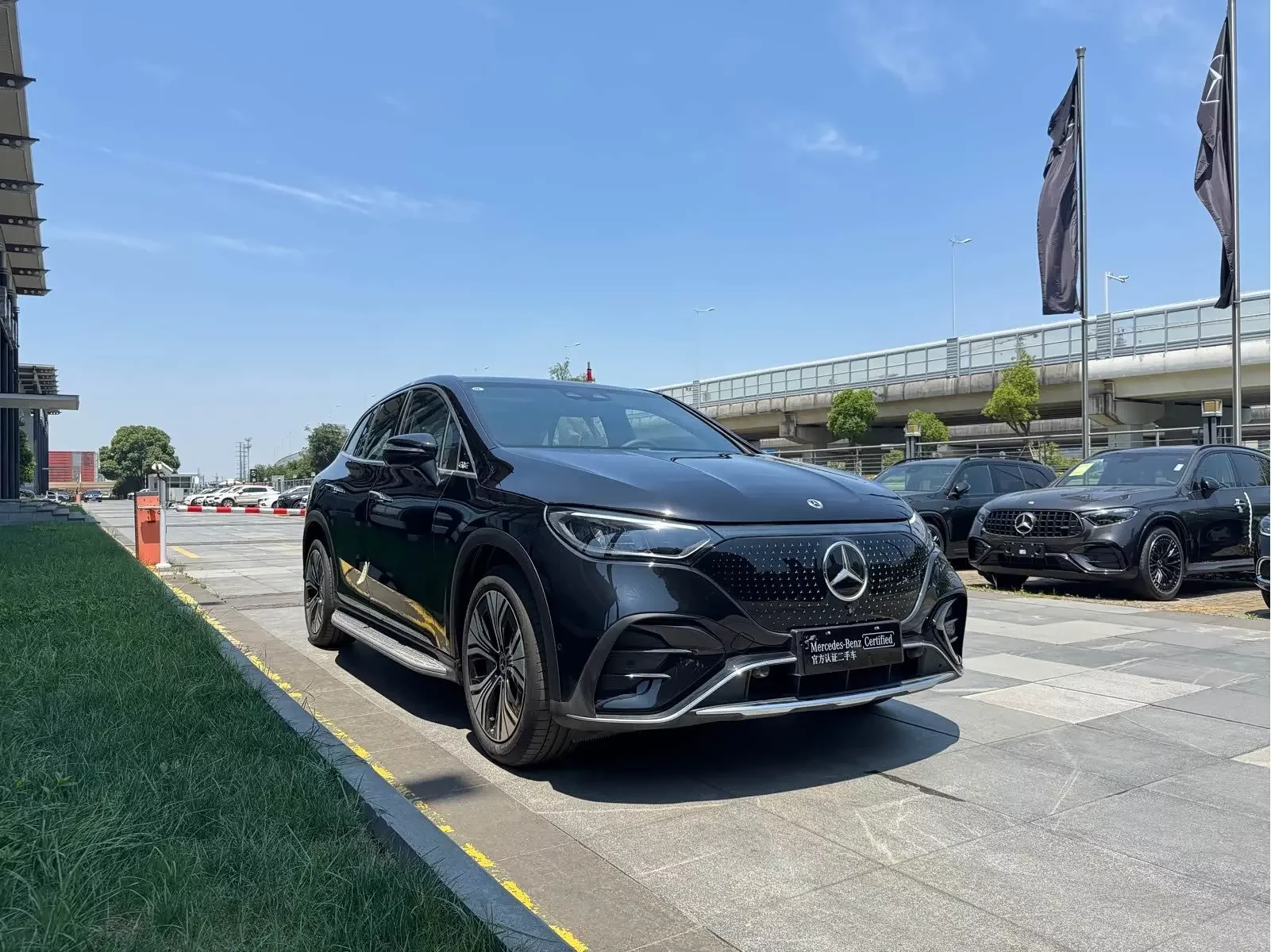 Mercedes-Benz EQE SUV