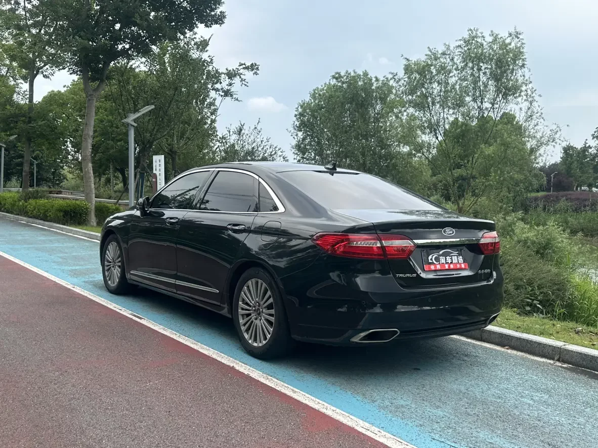 Ford Taurus