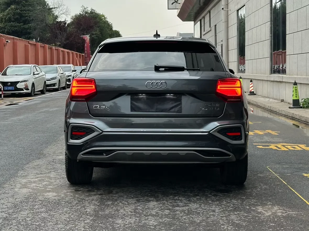 Audi Q2L